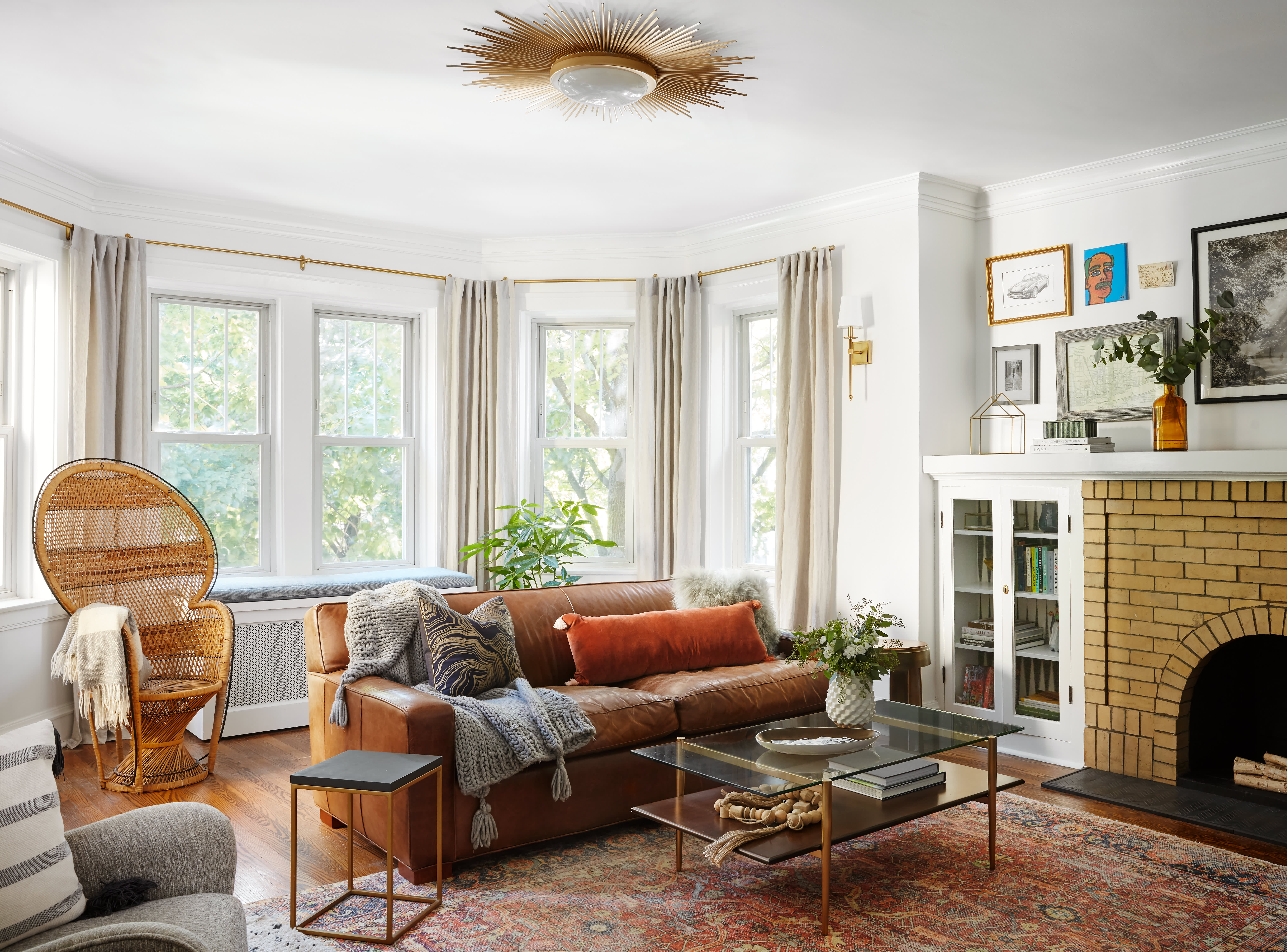https://cdn.apartmenttherapy.info/image/upload/v1608078409/at/house%20tours/2021-01/Julie%20M/1053_01b.jpg