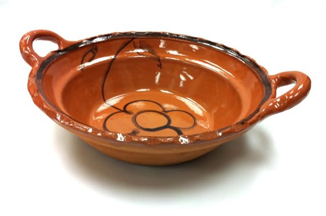 https://cdn.apartmenttherapy.info/image/upload/v1610738378/at/living/2021-01/mexican-kitchen-tools/cazuela-de-barro-sin-plomo-lead-free-clay-casserole-20.jpg