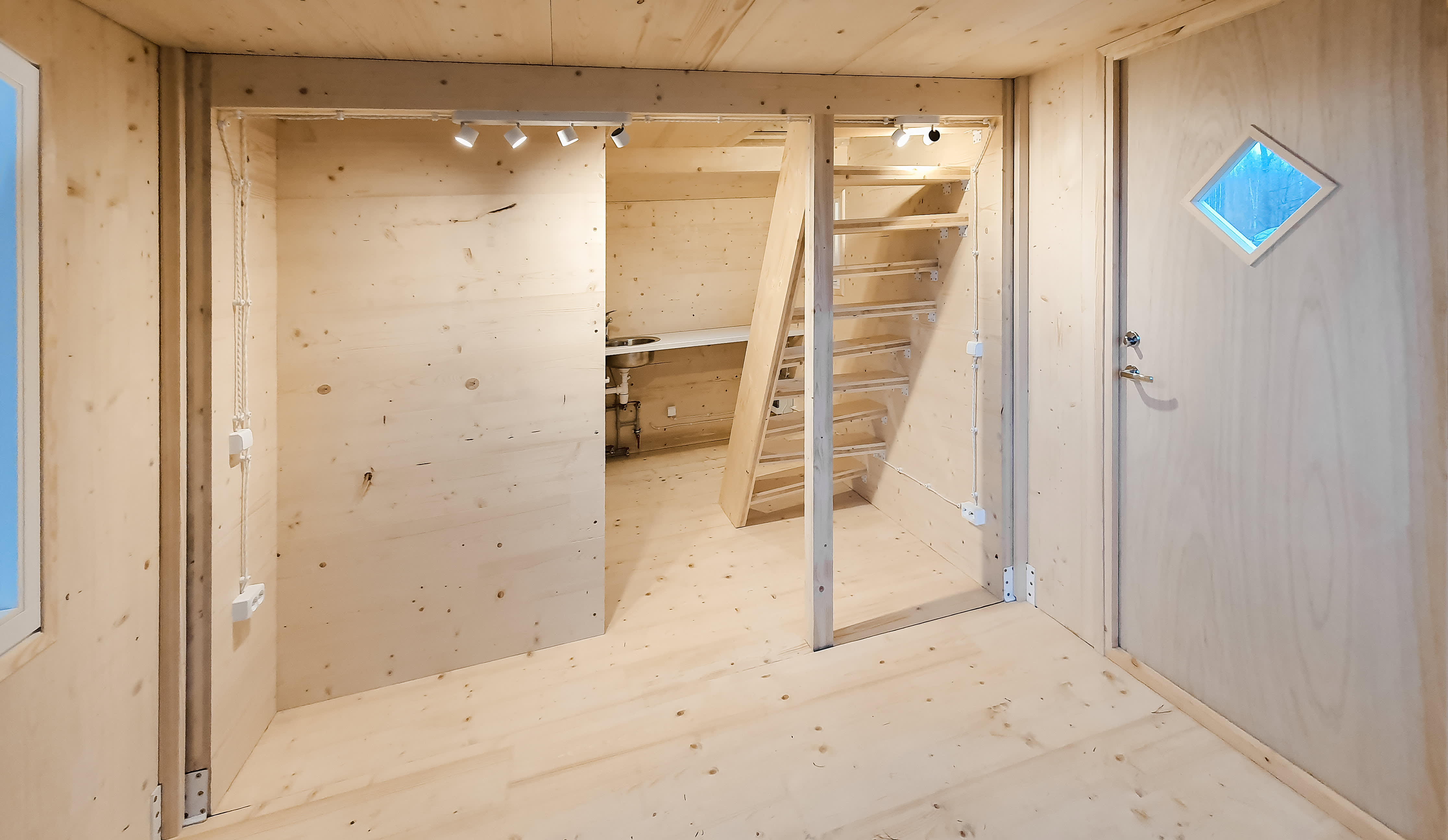 Prefabricated Brette Haus Unfolds In Three Hours Apartment Therapy