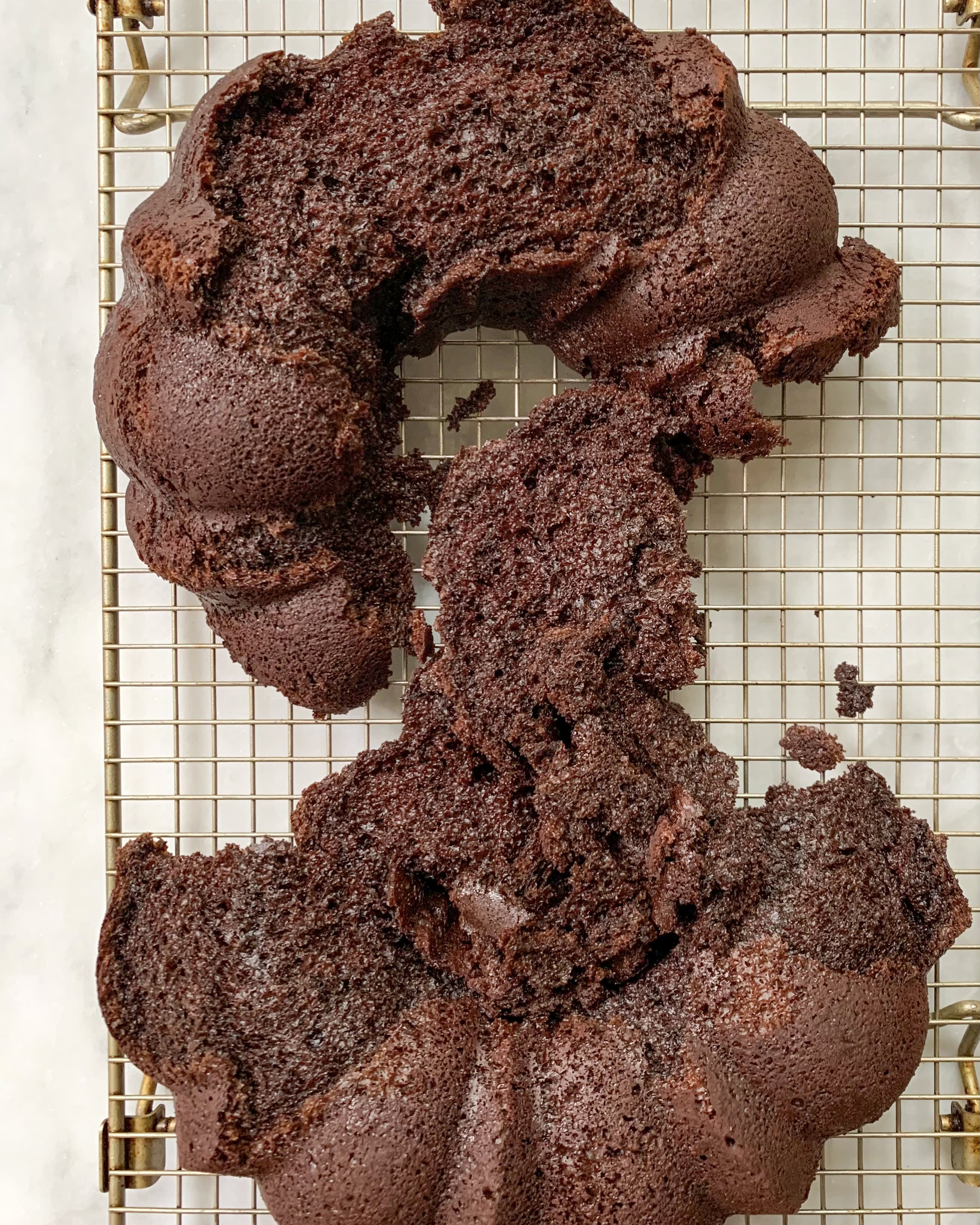 Black magic cake with chocolate coffee frosting - Recipe Petitchef