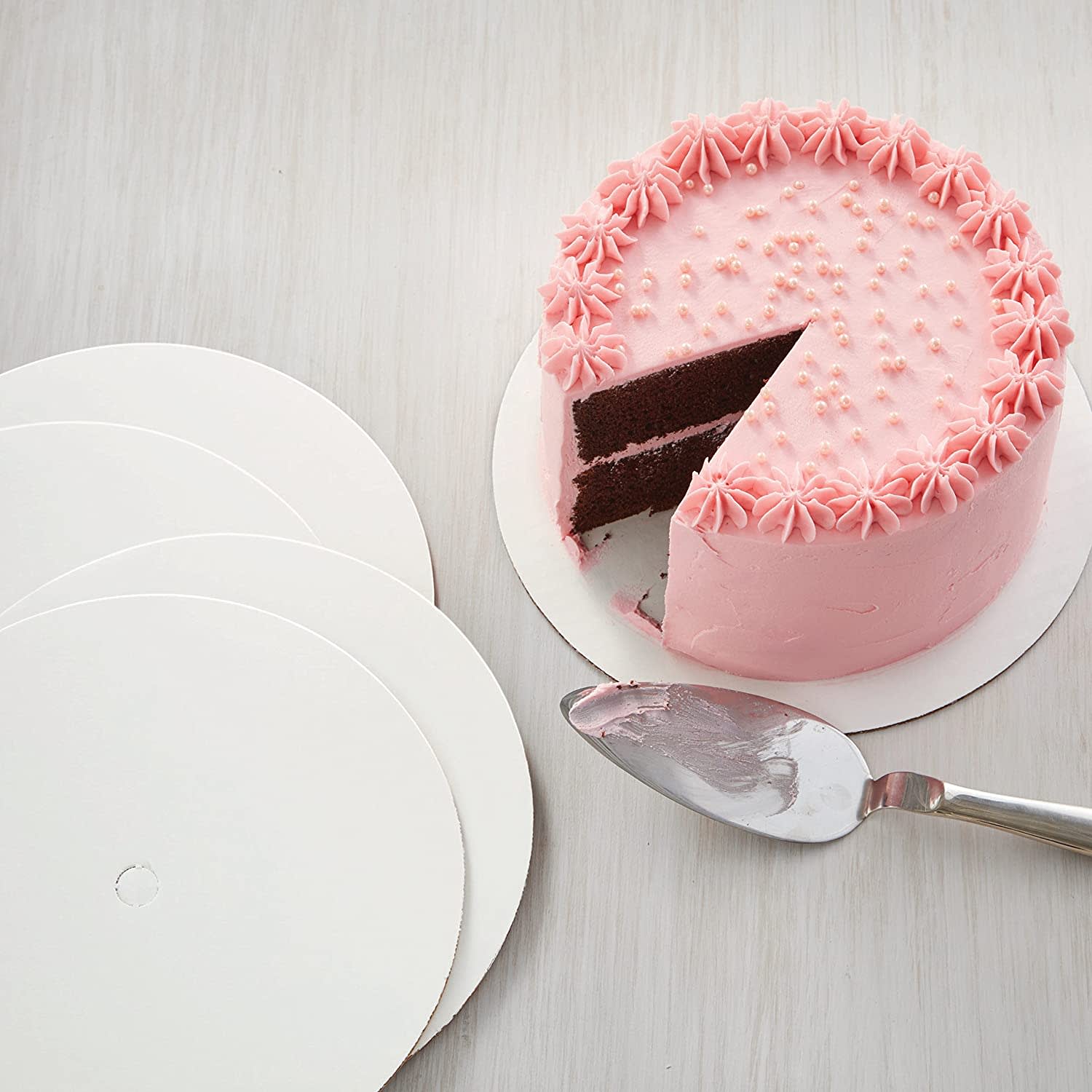 https://cdn.apartmenttherapy.info/image/upload/v1612541396/gen-workflow/product-database/wilton_cake_boards.jpg