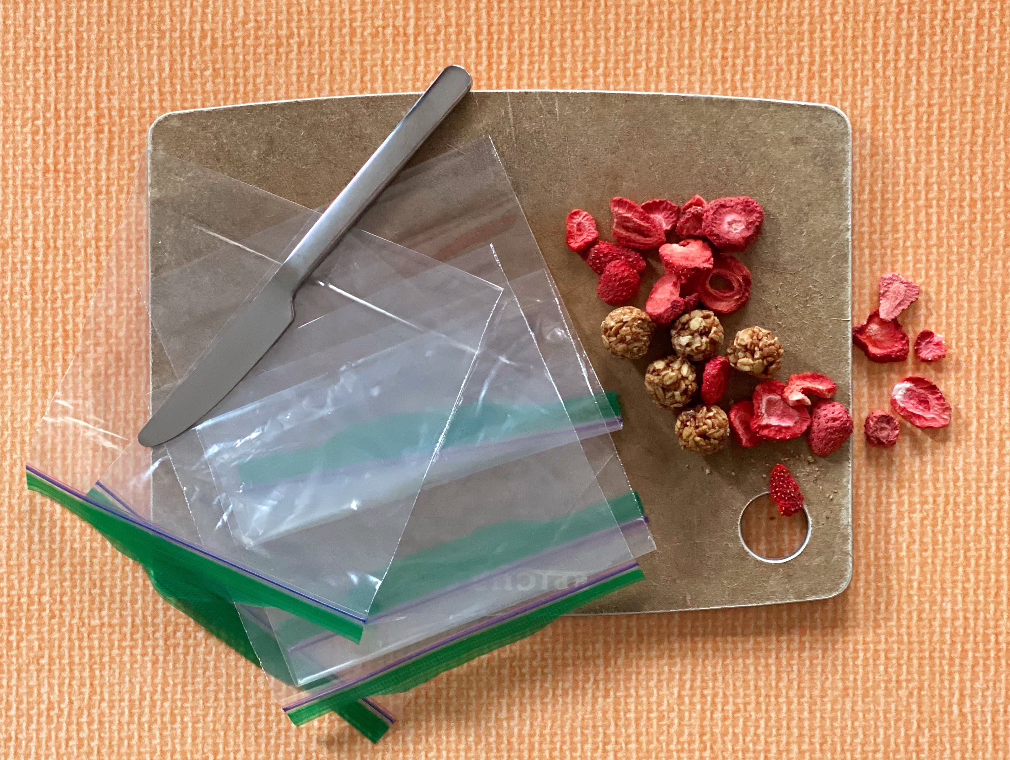 The Plastic Baggie Trick You'll Wish You Knew About Earlier