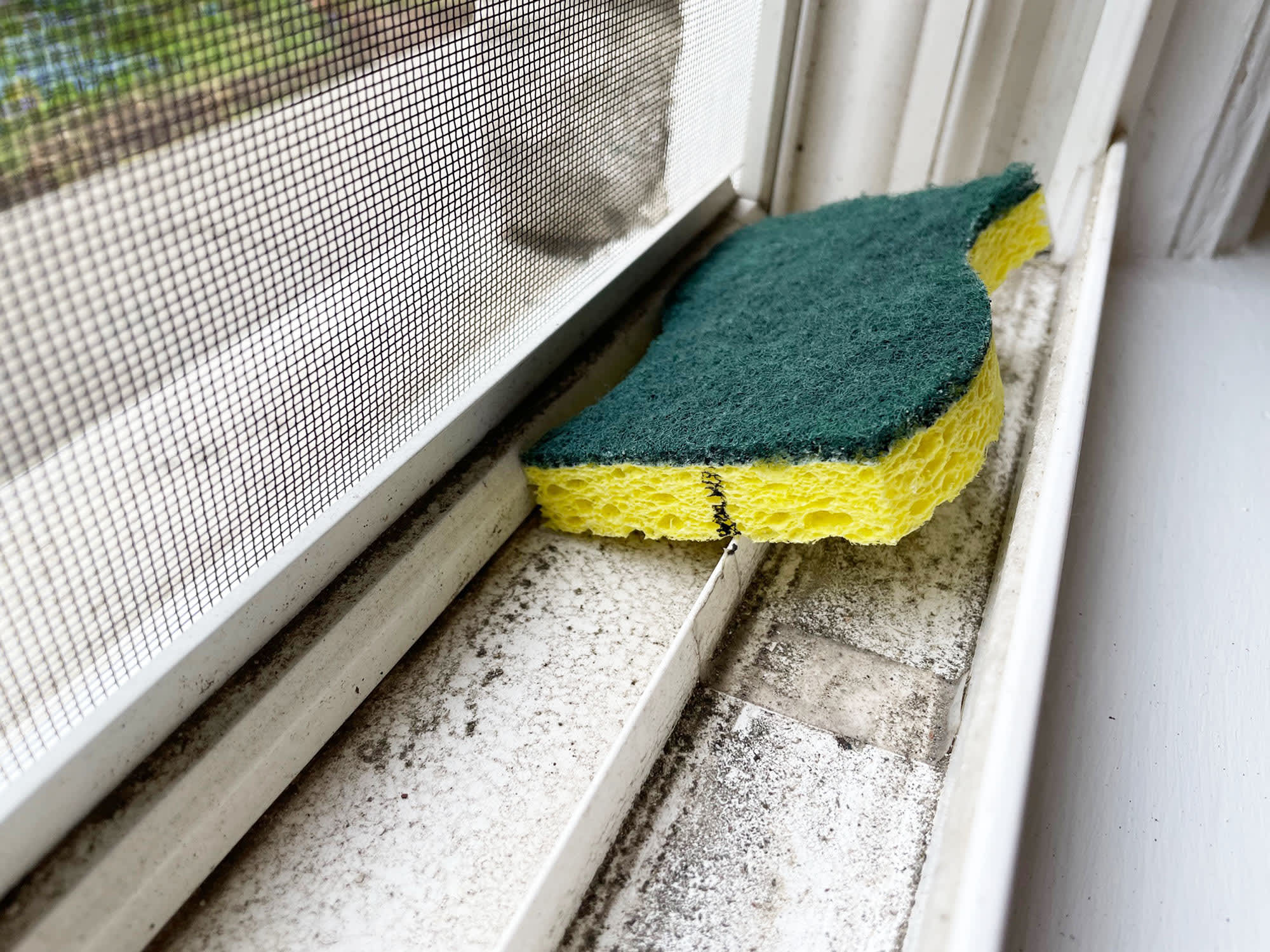 How to Clean Window Sills