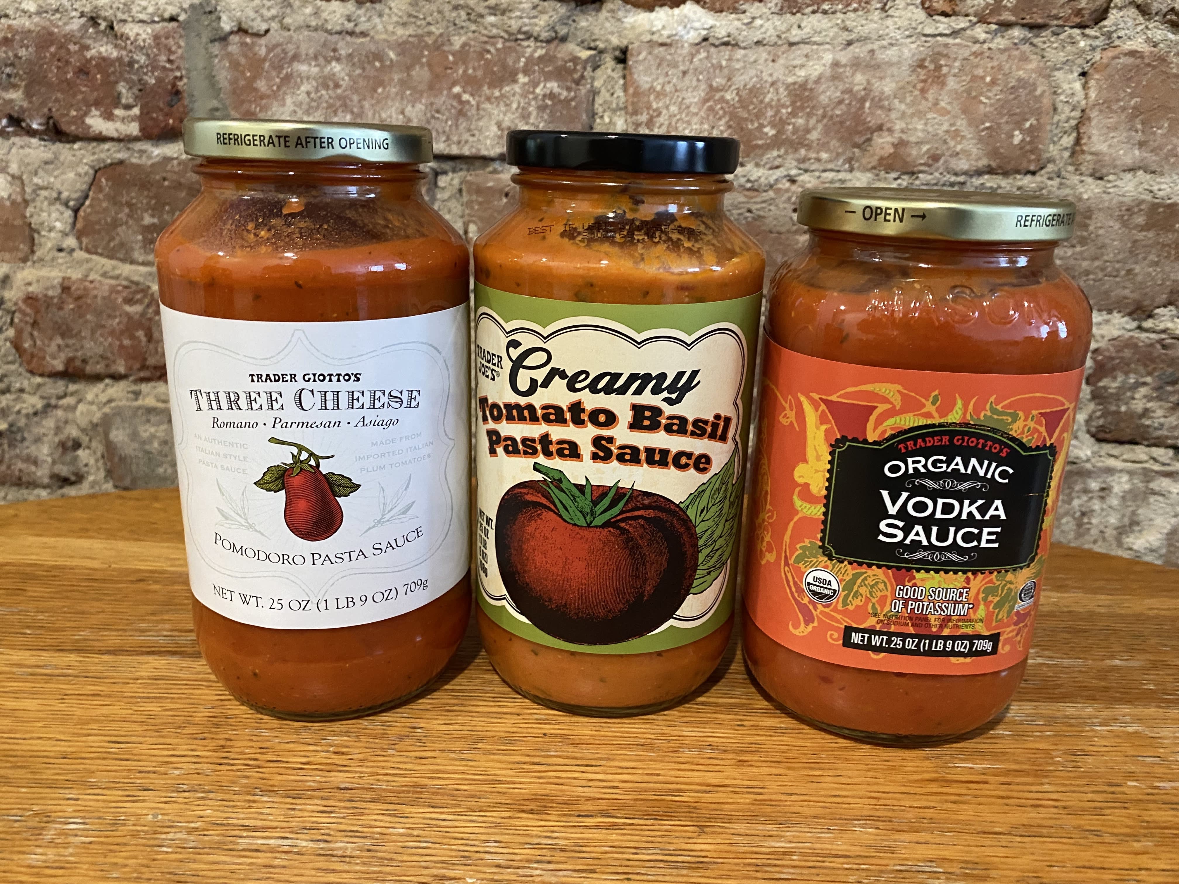 https://cdn.apartmenttherapy.info/image/upload/v1618959822/k/Edit/04-2021-trader-joes-pasta-sauce/Trader%20Joe%27s%20Pasta%20Sauce/IMG_4490.jpg