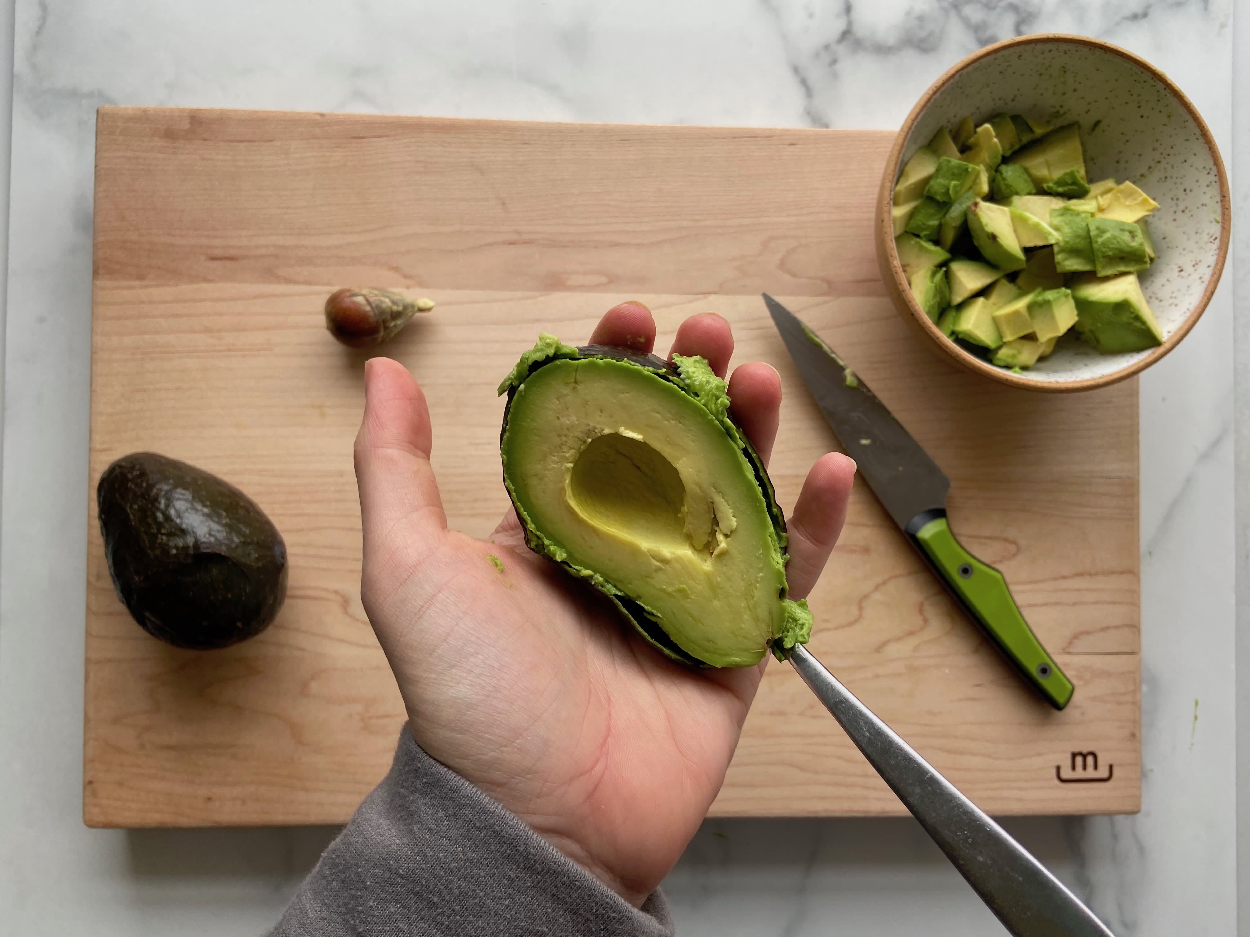 How to Cut an Avocado - Eating on a Dime
