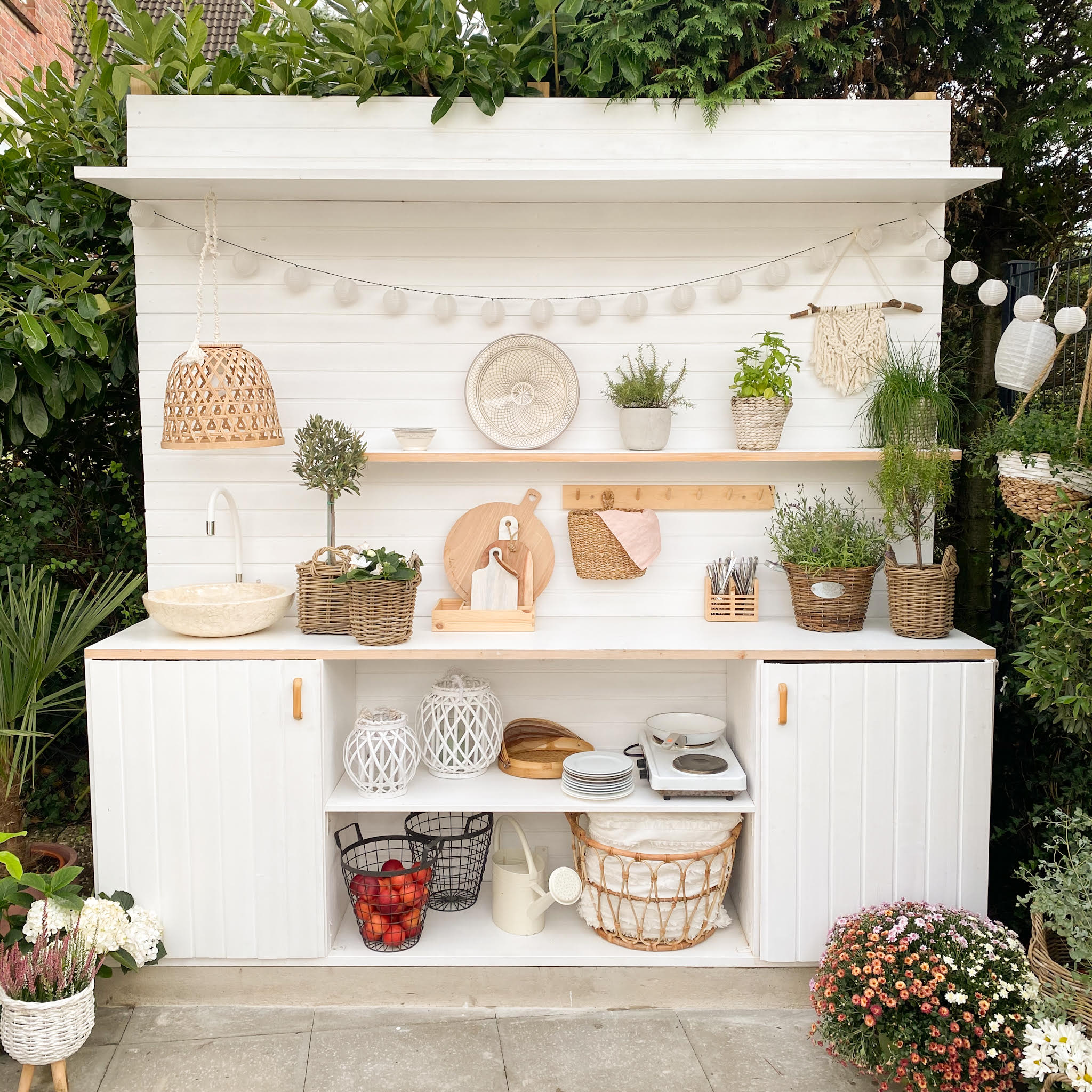 57 Adorable Indoor-Outdoor Kitchens - DigsDigs