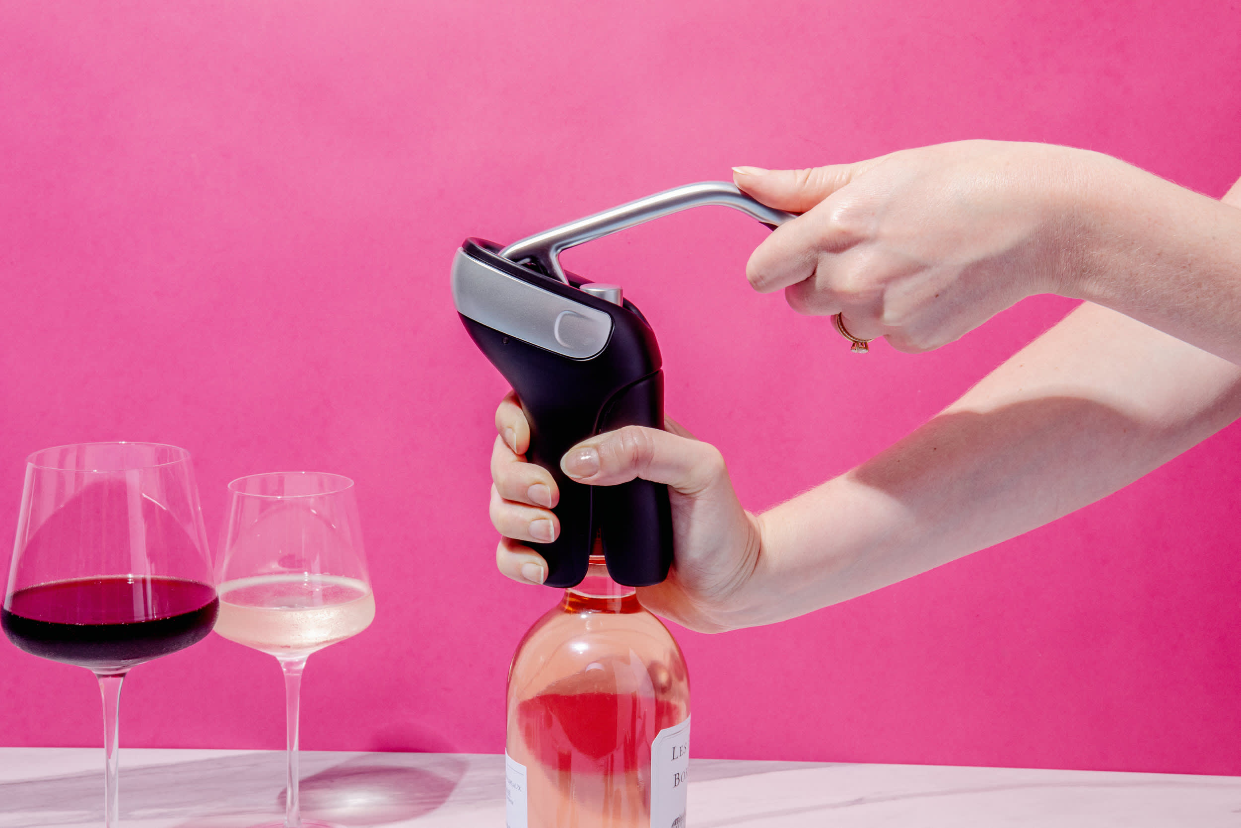 https://cdn.apartmenttherapy.info/image/upload/v1625772074/k/Photo/Lifestyle/2021-07-Showdown-Wine-cork-removing-gadgets/kitchn-2021-wine-gadgets-4.jpg