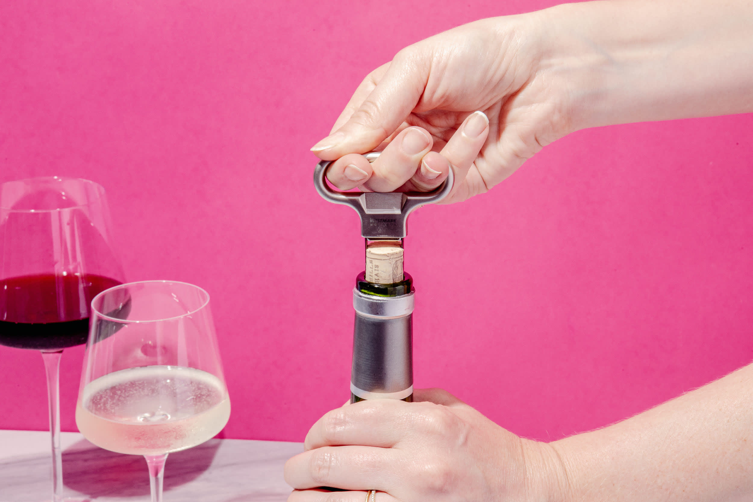 https://cdn.apartmenttherapy.info/image/upload/v1625772074/k/Photo/Lifestyle/2021-07-Showdown-Wine-cork-removing-gadgets/kitchn-2021-wine-gadgets-5.jpg