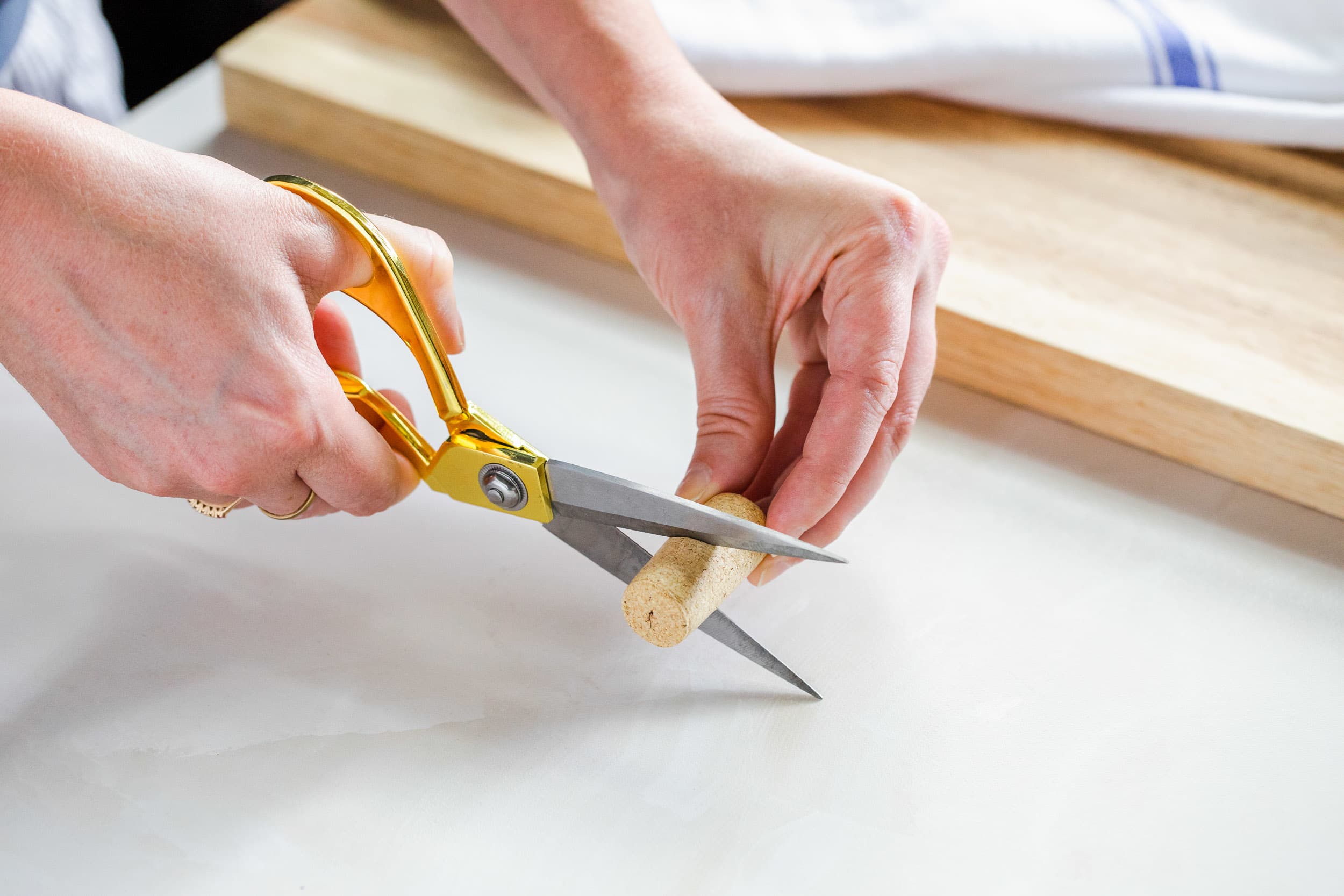 tool to cut wine corks in half