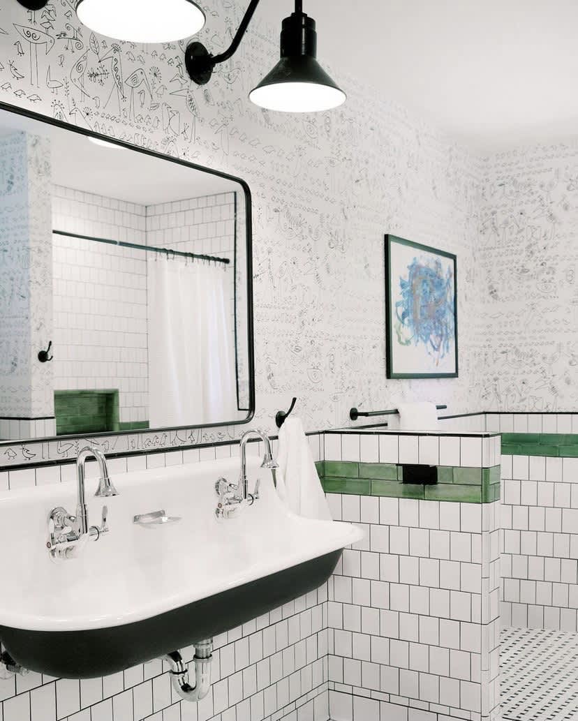 18 White Bathroom Ideas With Photos of All White Bathrooms ...