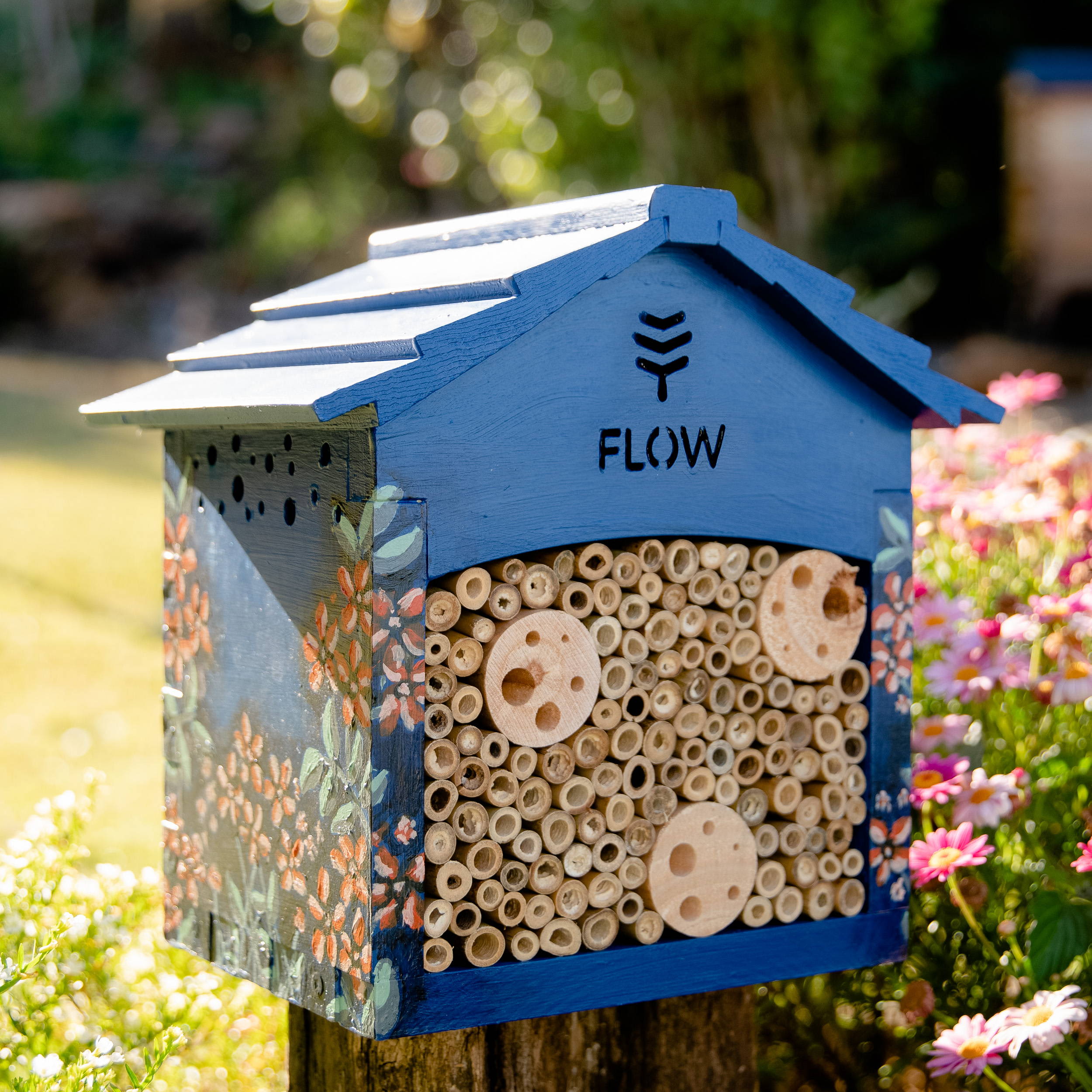 These Easy-to-Use Bee Houses Give You Honey on Tap