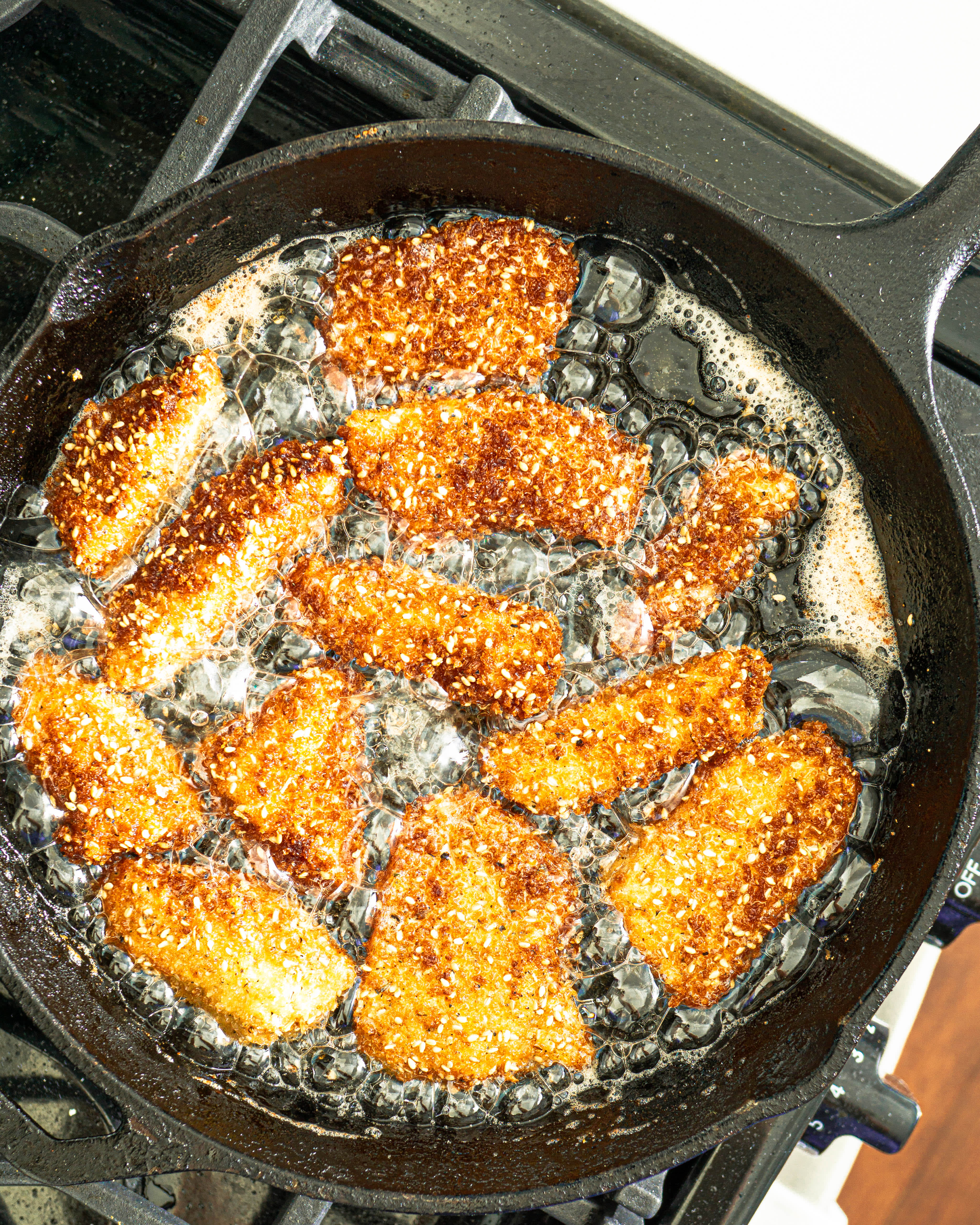 https://cdn.apartmenttherapy.info/image/upload/v1635545050/k/Edit/2021-10-Crispy-Sesame-Chicken-Strips/chicken_strips-3.jpg