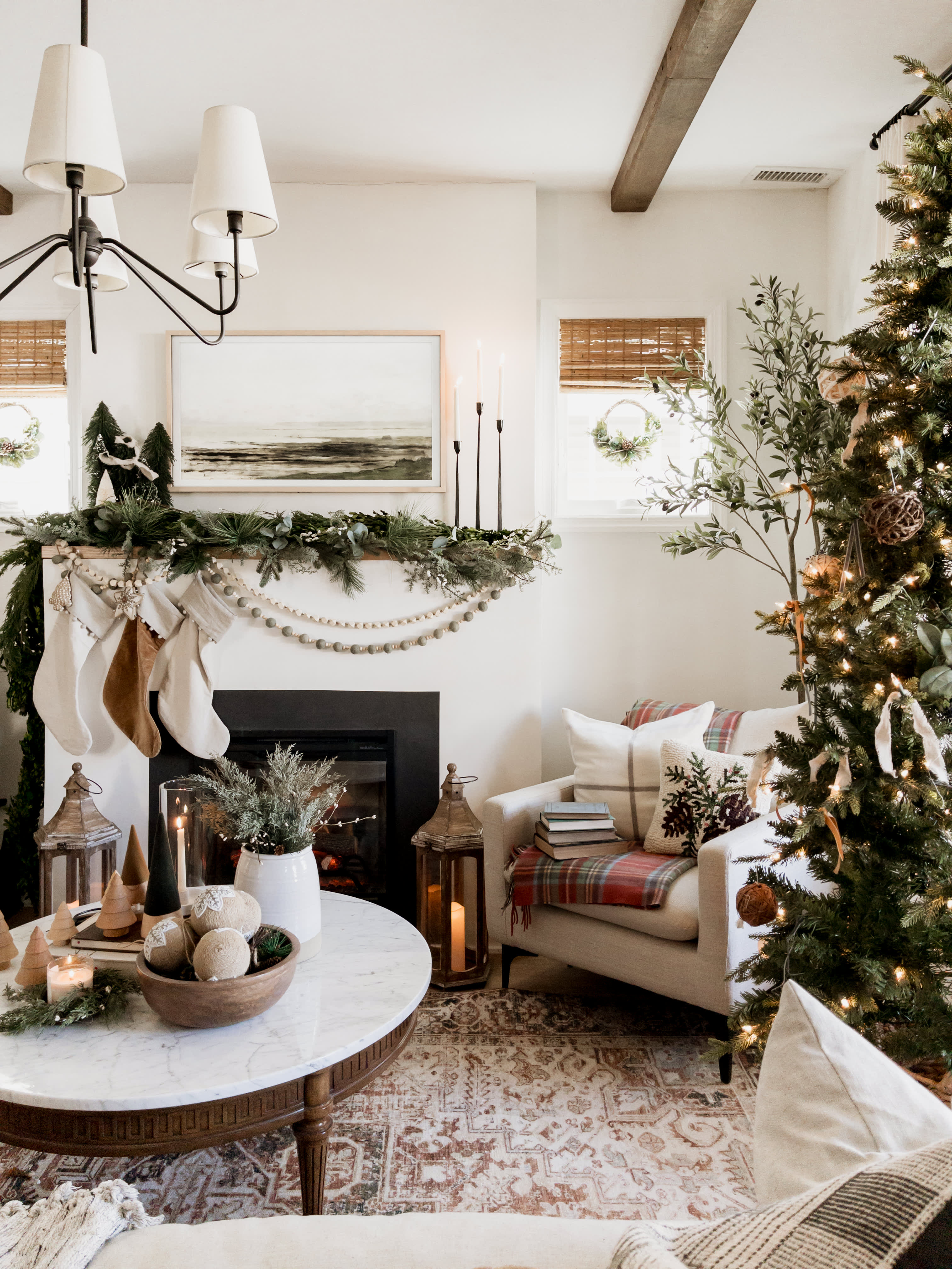 Simple and Cozy Christmas Apartment Decor – That Lemonade Life