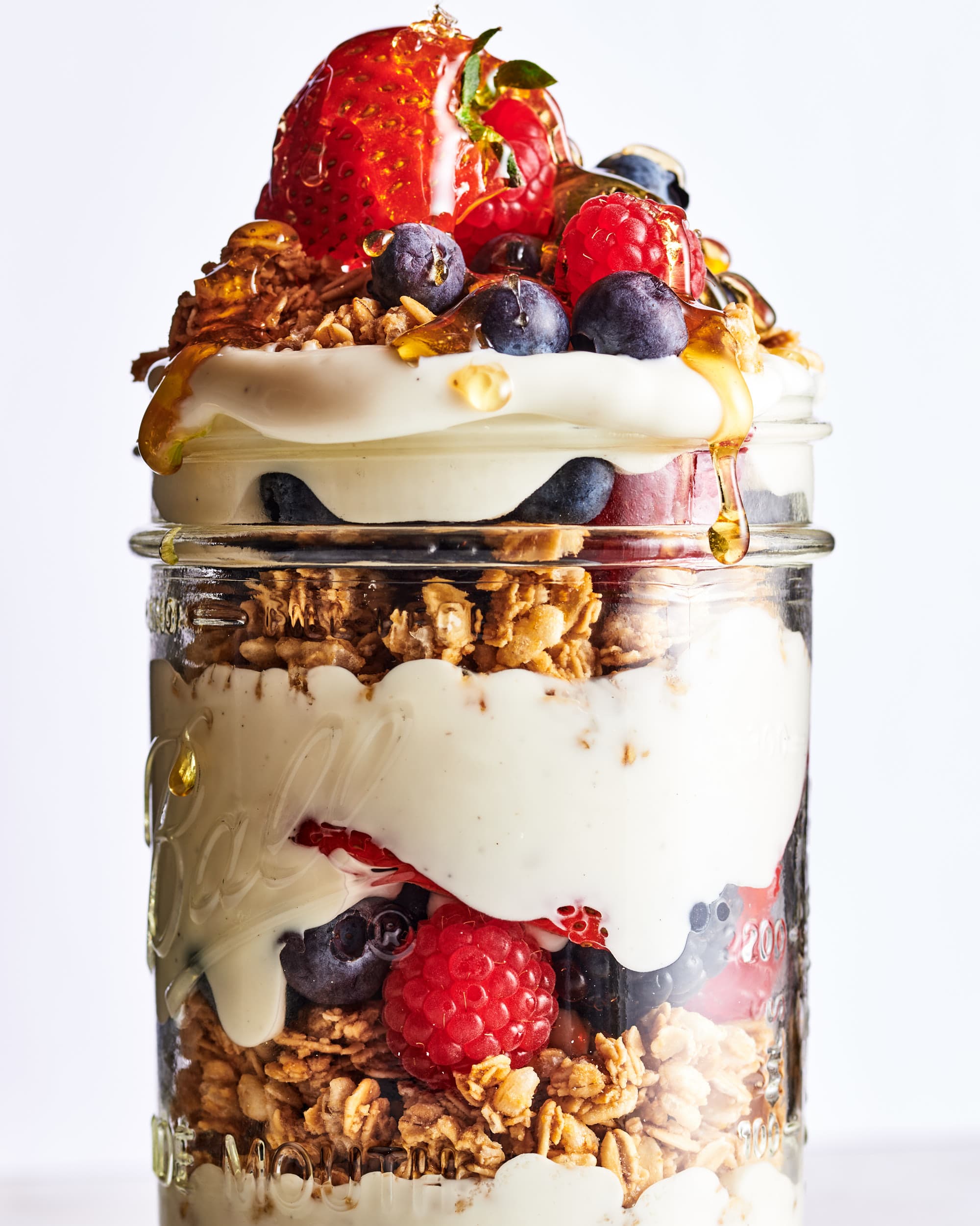 Fruit & Yogurt Parfaits {With Granola} - FeelGoodFoodie