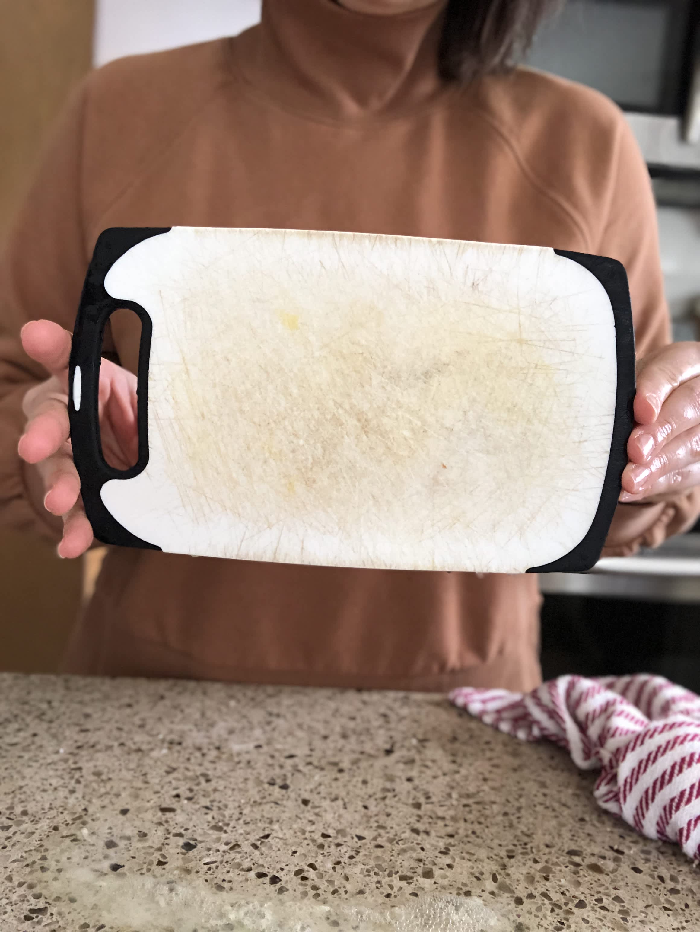 This Cutting Board Hack Makes Cleaning Up So Easy - Between Carpools