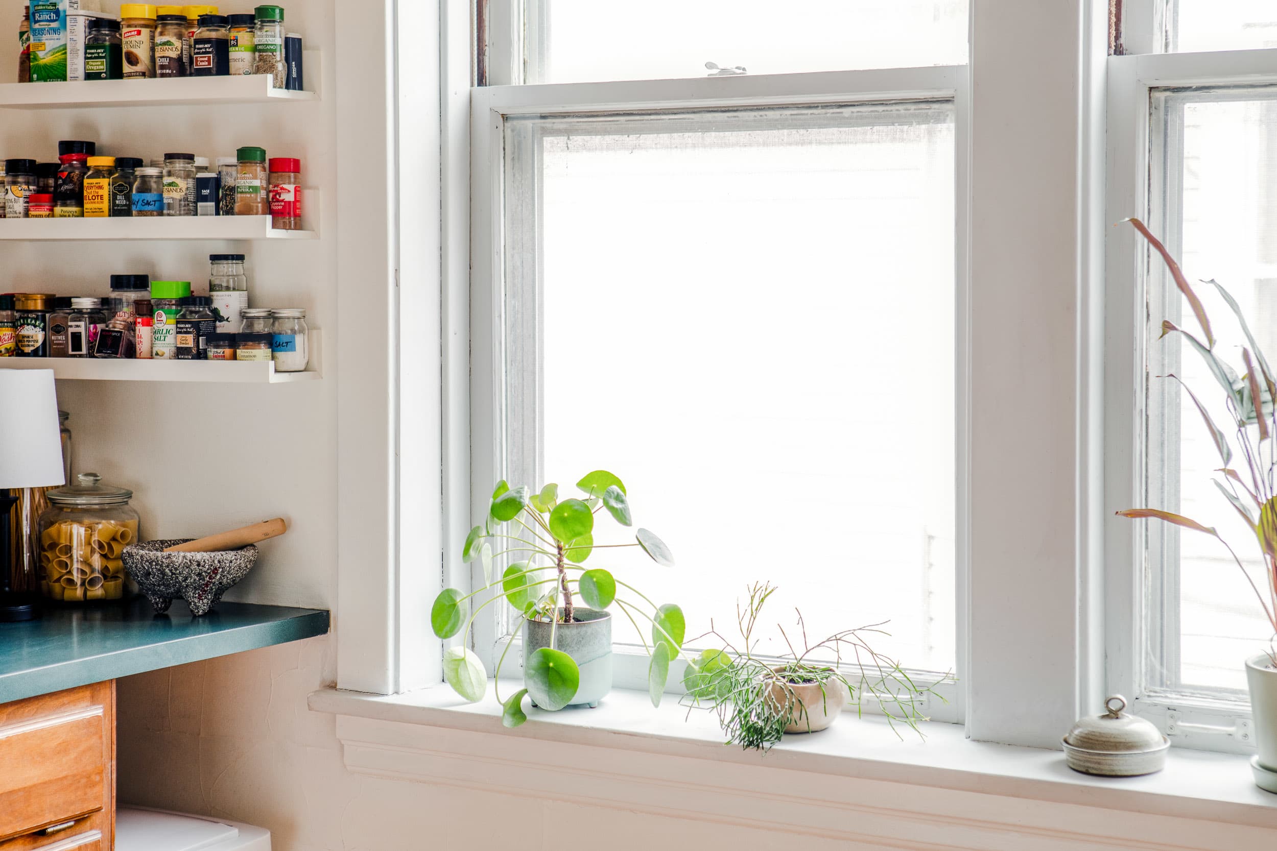 The Grandma-Approved Trick to Make Your Kitchen Windows Crystal