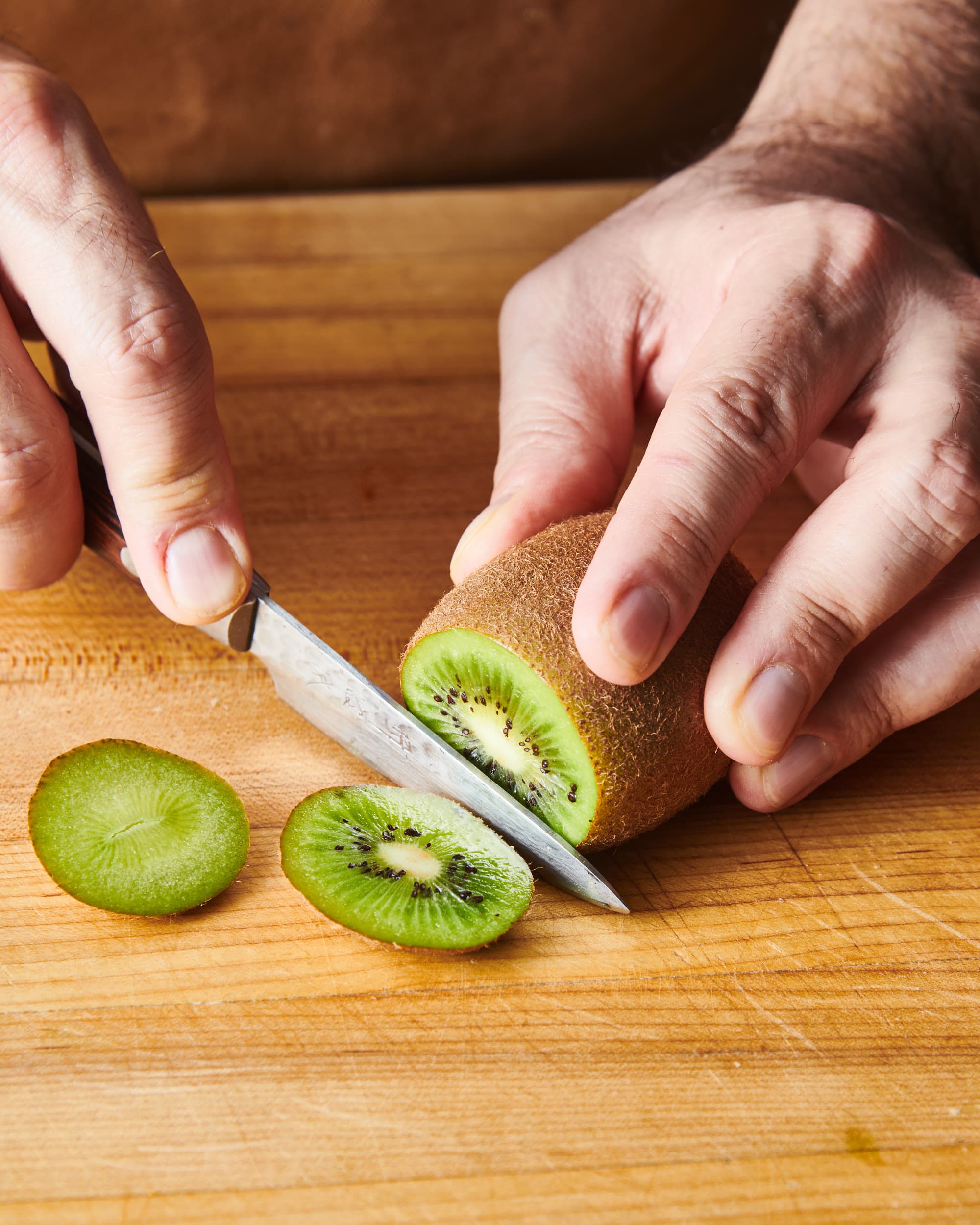 Step-by-step guide on how to peel and cut a kiwi fruit - Virginia Boys  Kitchens