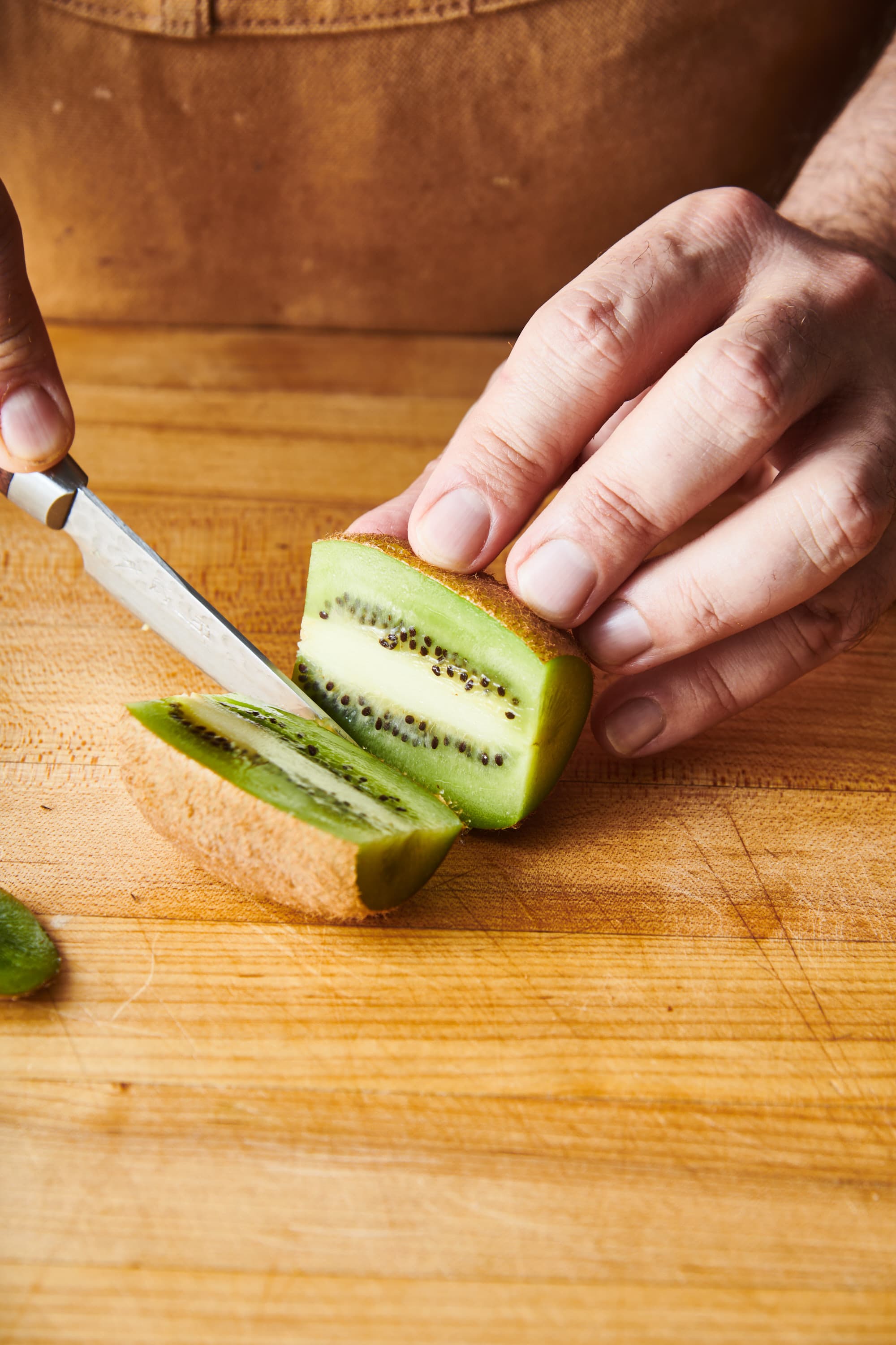 Step-by-step guide on how to peel and cut a kiwi fruit - Virginia Boys  Kitchens