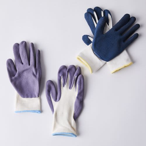 https://cdn.apartmenttherapy.info/image/upload/v1652887670/gen-workflow/product-database/Garden%20Works%20Bamboo%20Fit%20Gardening%20Gloves.jpg