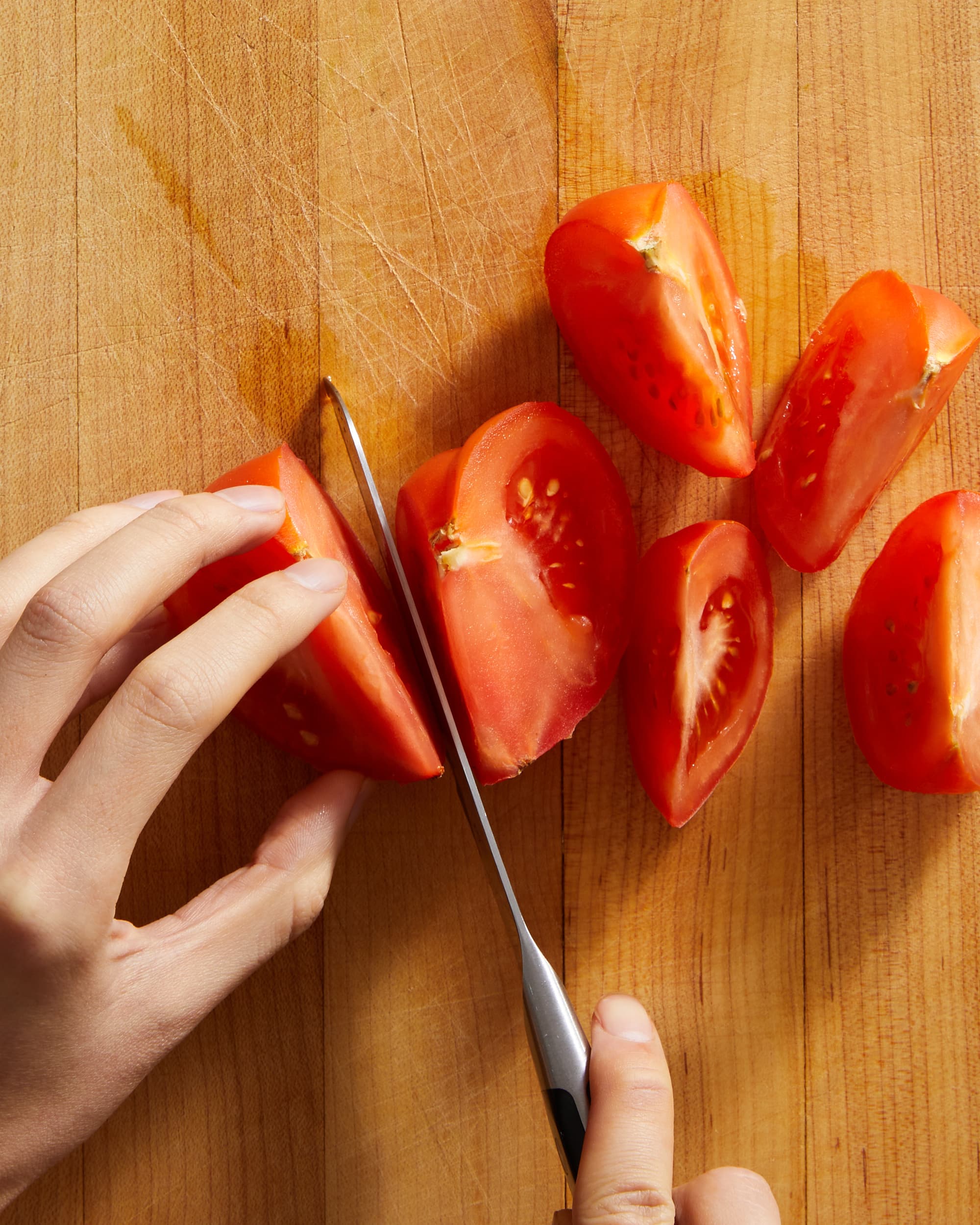 How to use a tomato press to take out the seeds. 