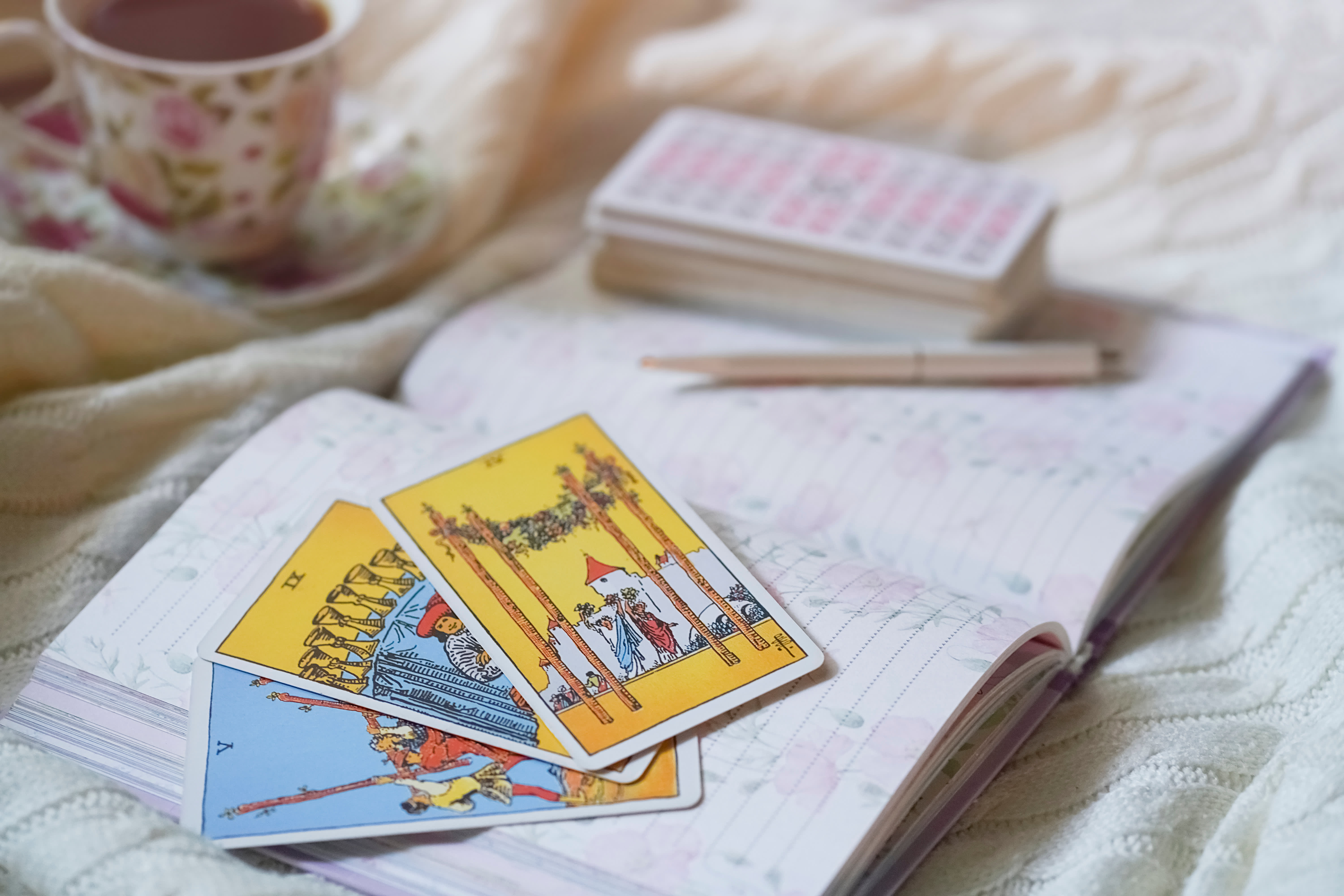 7 Easy Ways to Cleanse Tarot Cards for a Perfect Reading