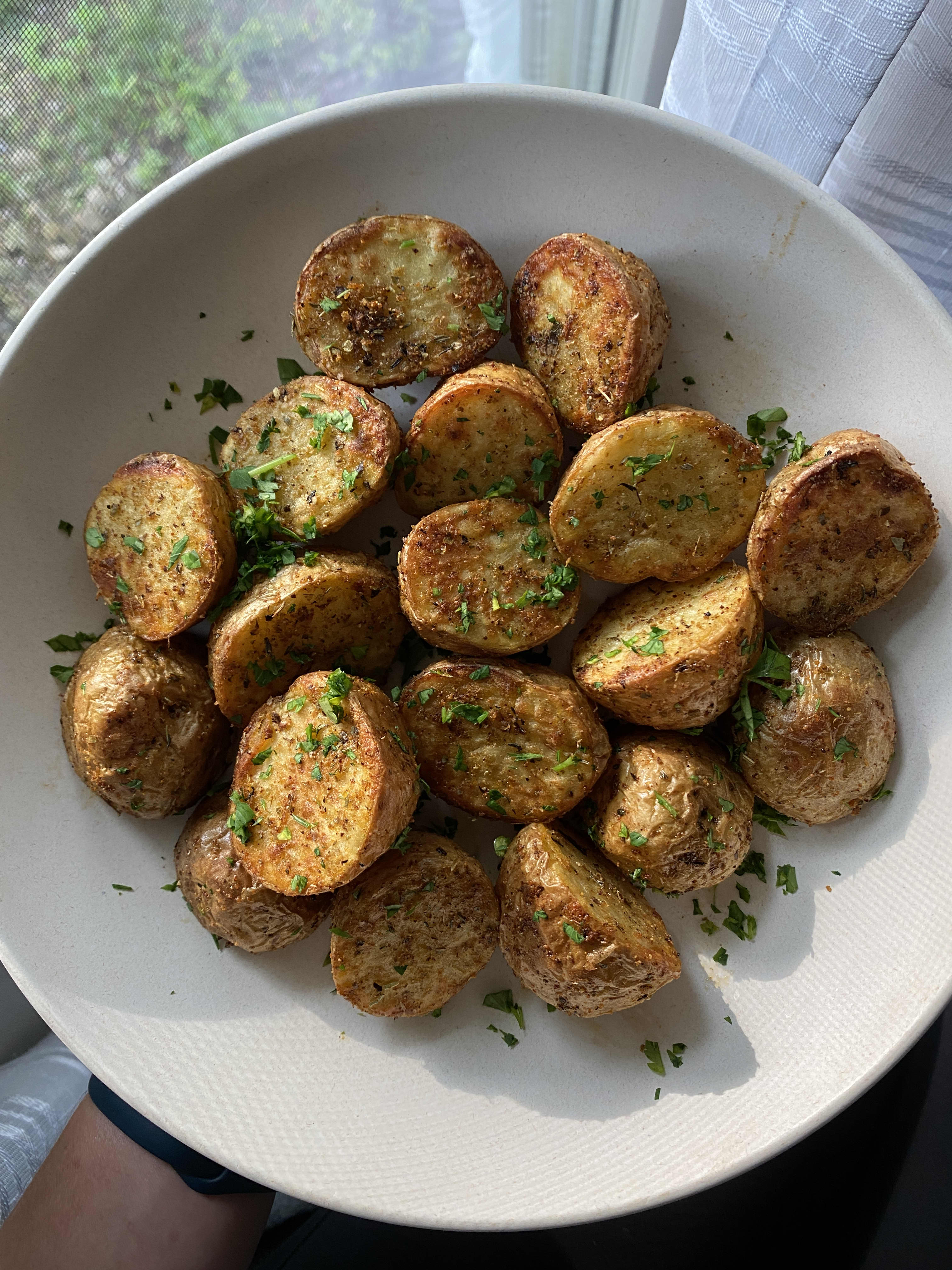 Simple Air Fryer Roast Potatoes – Curly's Cooking