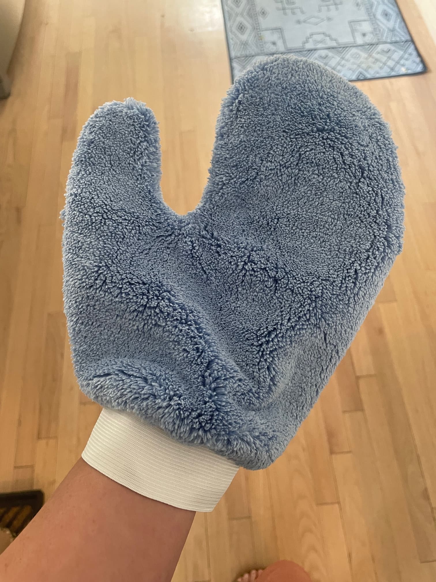 TidyUps 4-Pc Microfiber Dusting Gloves and Glass Cleaning Mitts in Blue