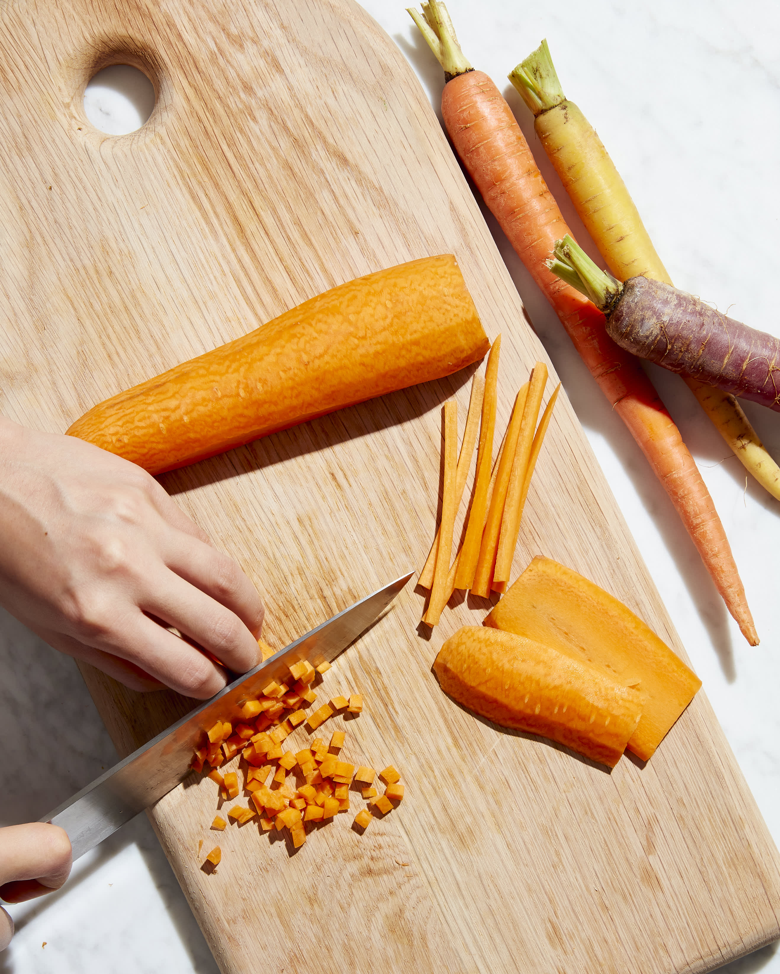 https://cdn.apartmenttherapy.info/image/upload/v1660582284/k/Photo/Series/2022-09-how-to-cut-carrots/How-to-Cut-Carrots-156.jpg