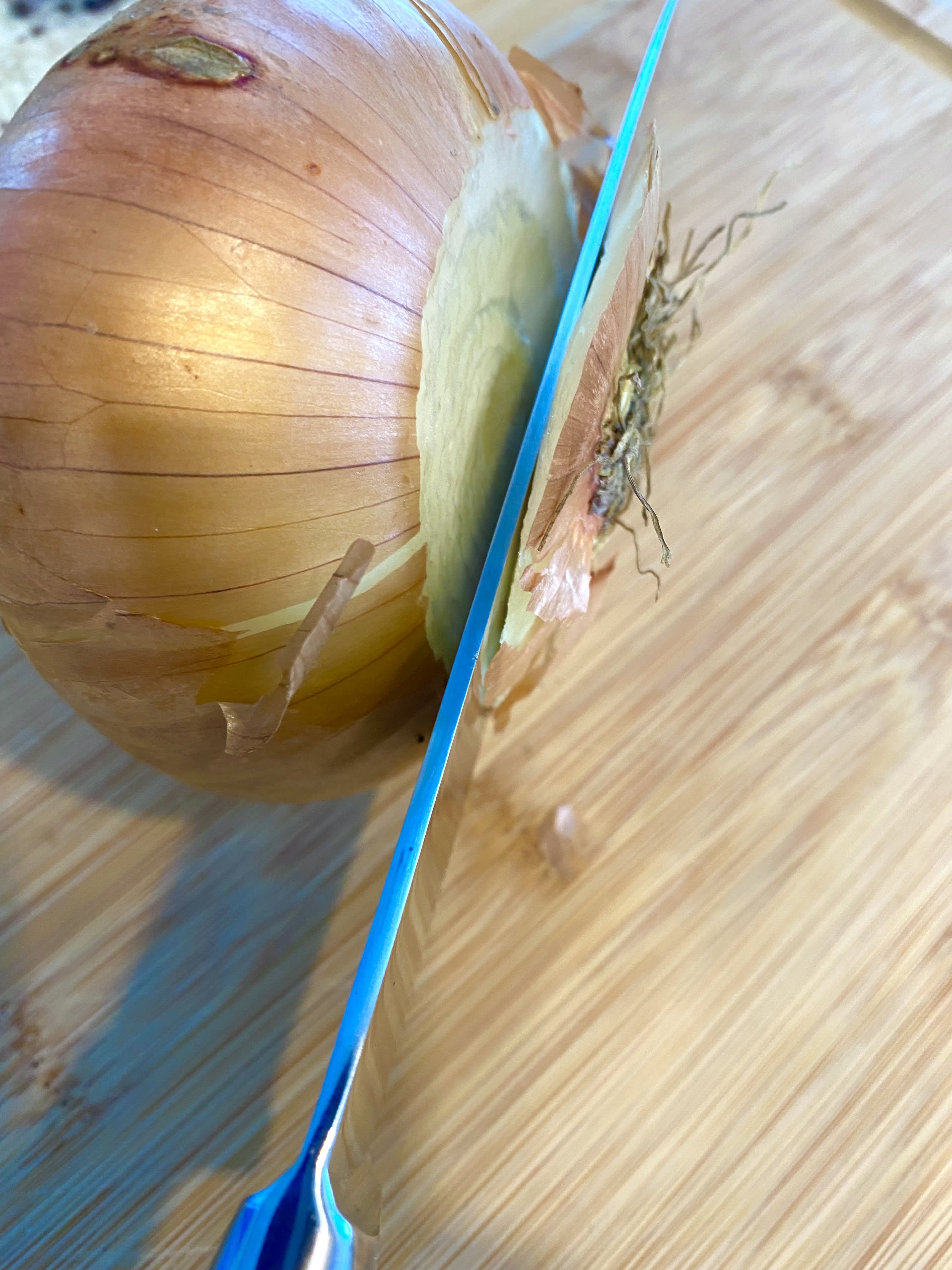 Man's 'life-changing onion peeling hack gives you perfect thin slices in  seconds - Mirror Online