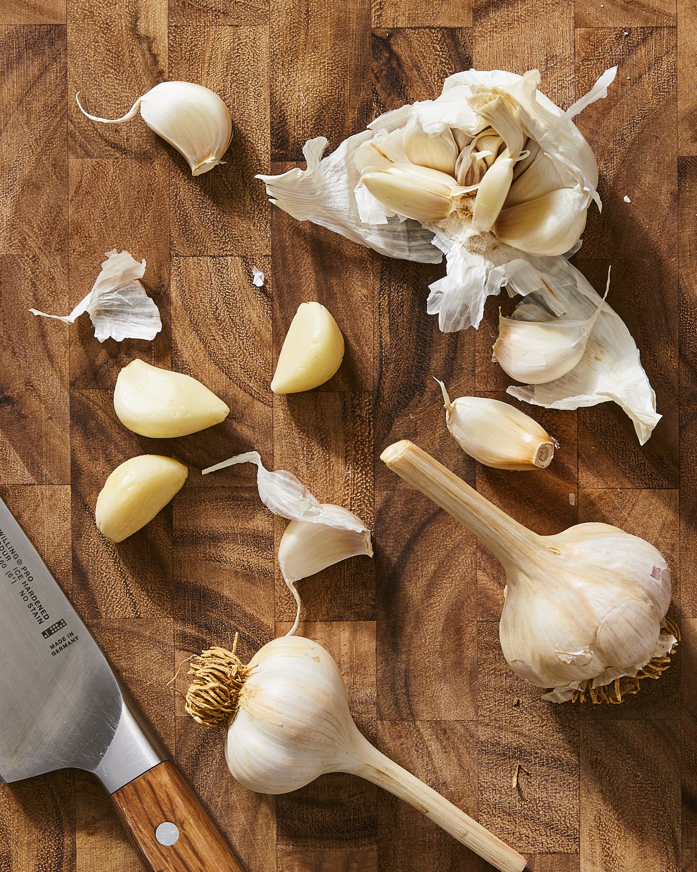 Kitchen Garlic Master - Perfectly Minced Garlic in Seconds Head Circling  Garlic