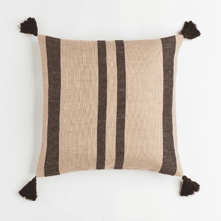 https://cdn.apartmenttherapy.info/image/upload/v1661981981/gen-workflow/product-database/cushion-cover-with-tassels-hm.png