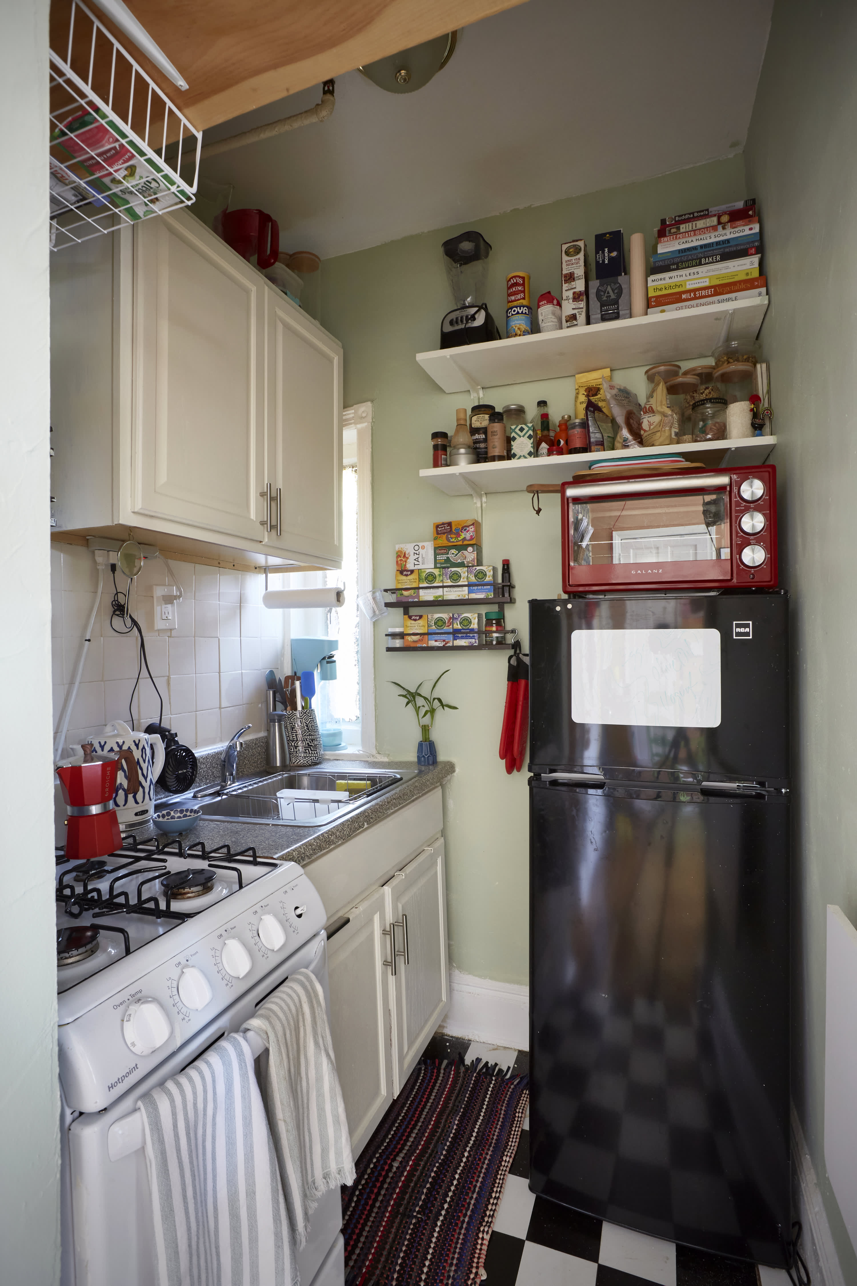 10 apartment kitchen ideas: smart ways to update a studio