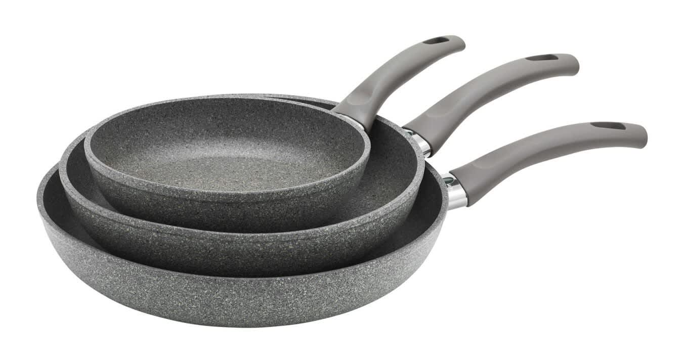 https://cdn.apartmenttherapy.info/image/upload/v1665409034/gen-workflow/product-database/Non-stick-3-Piece-Frying-Pan-Zwilling.jpg