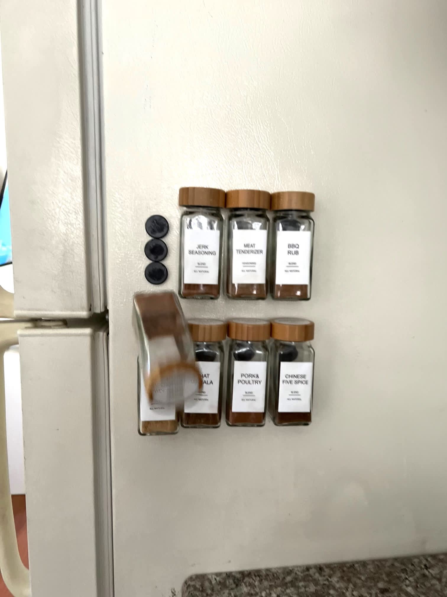 https://cdn.apartmenttherapy.info/image/upload/v1665511223/k/Edit/2022-10-Refrigerator-Spice-Wall-DIY/falling_spices.jpg
