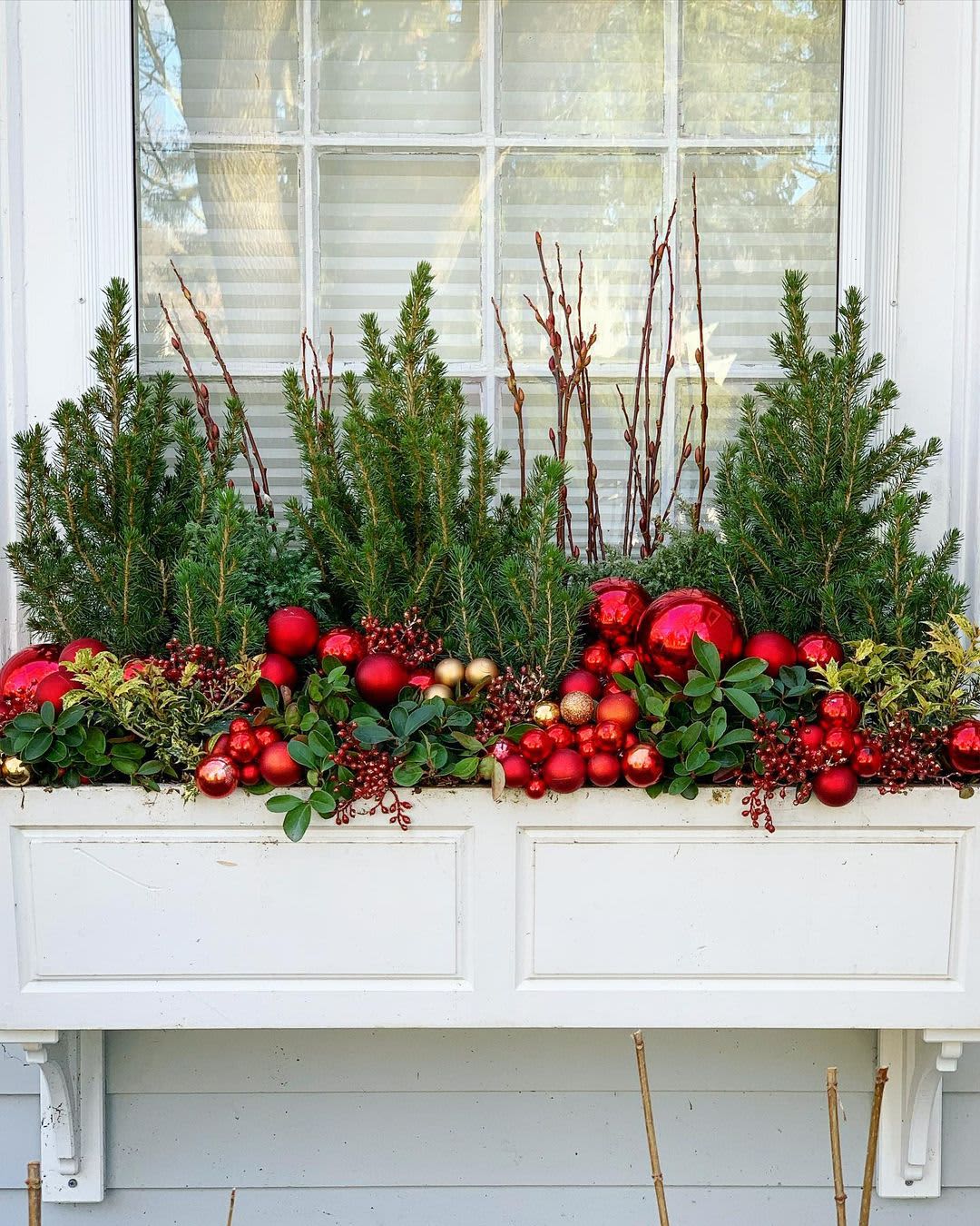 christmas decorations for small apartment balcony