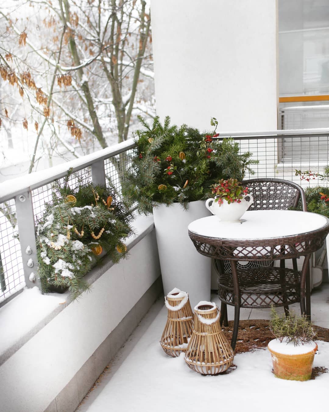 christmas decoration ideas for balcony