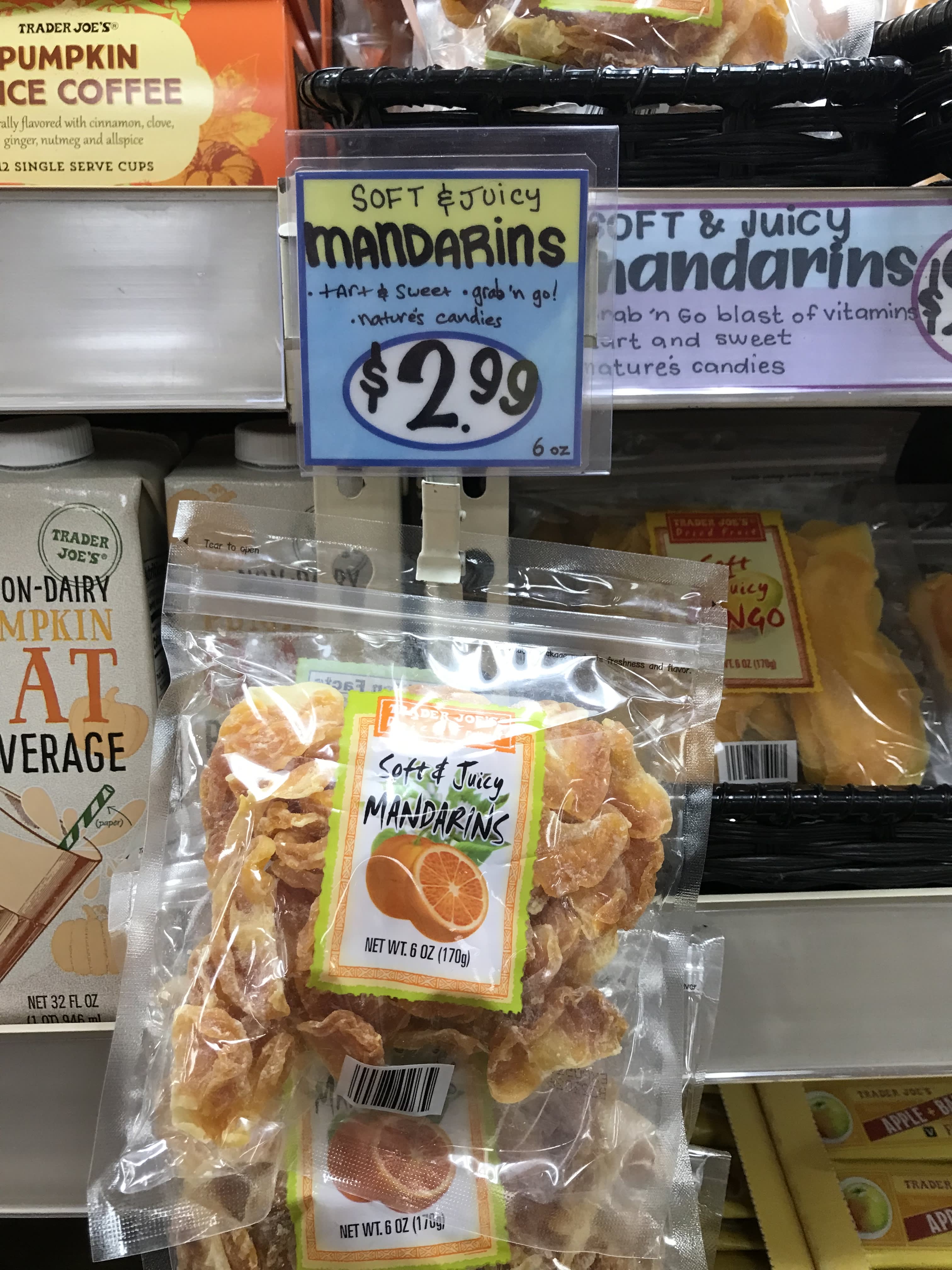 https://cdn.apartmenttherapy.info/image/upload/v1668795523/k/Edit/2022-12-Trader-Joes-Little-Luxuries/mandarins.jpg