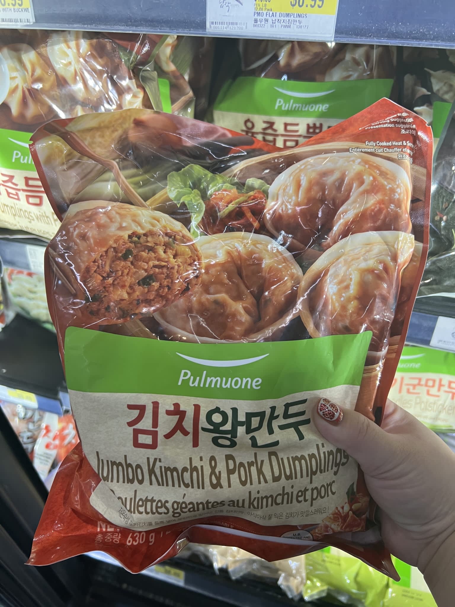 https://cdn.apartmenttherapy.info/image/upload/v1669136200/k/Edit/2022-12-HMart-Frozen-Dumplings/pulmone_kimchi_pork_dumplings.jpg