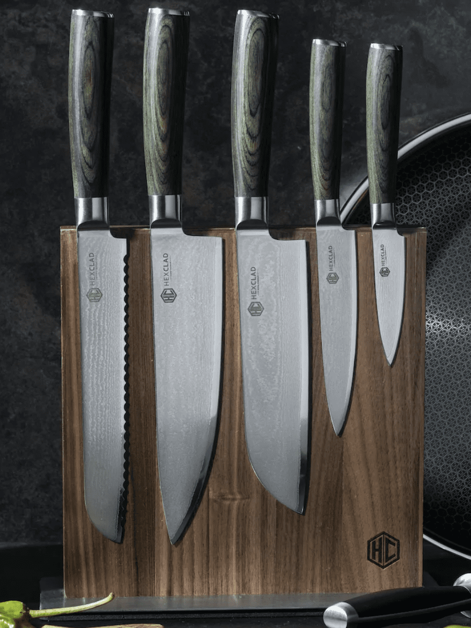 https://cdn.apartmenttherapy.info/image/upload/v1669844207/commerce/hexclad-knives.png