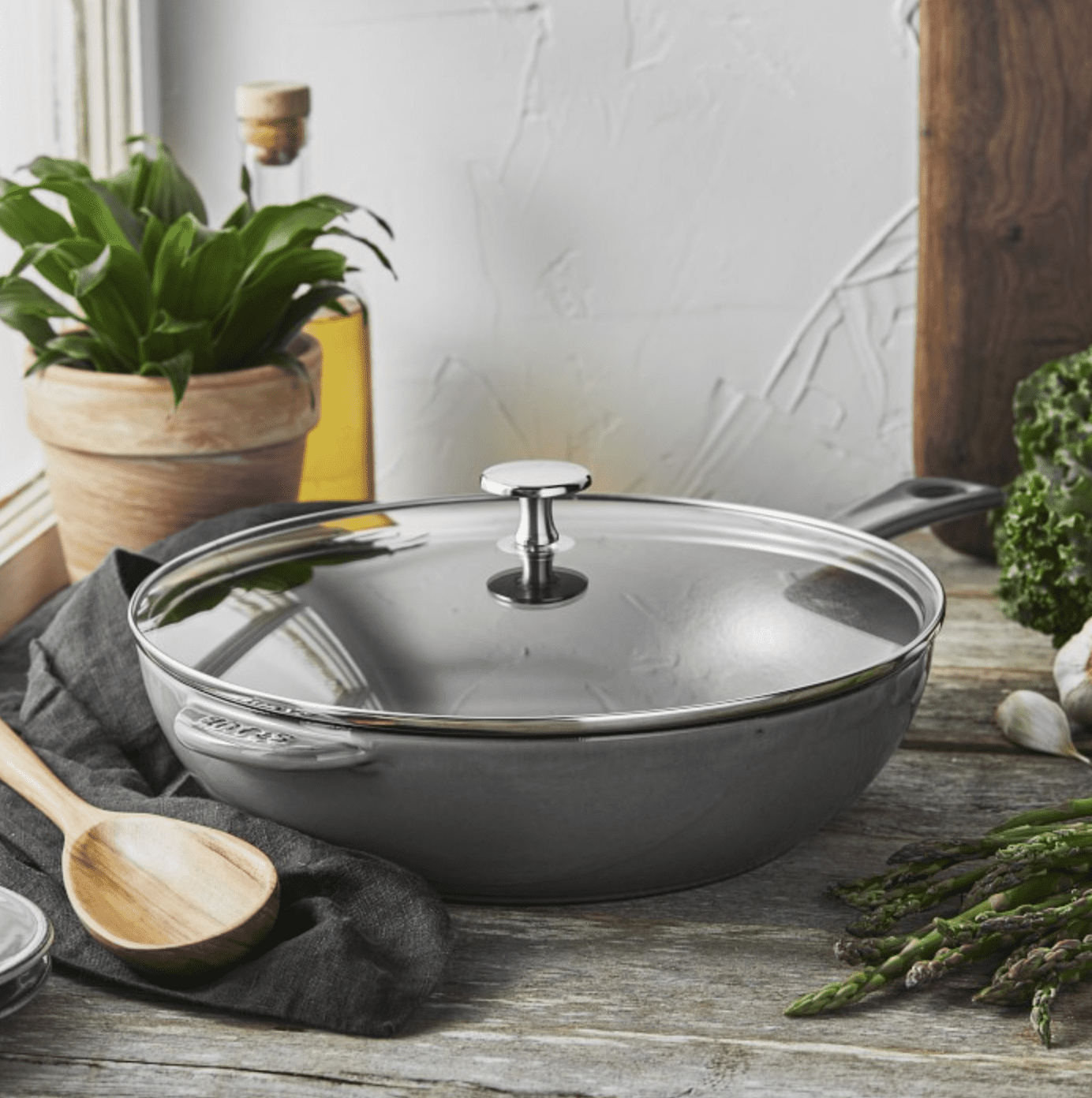 https://cdn.apartmenttherapy.info/image/upload/v1671557784/commerce/staub-pan-williams-sonoma.png