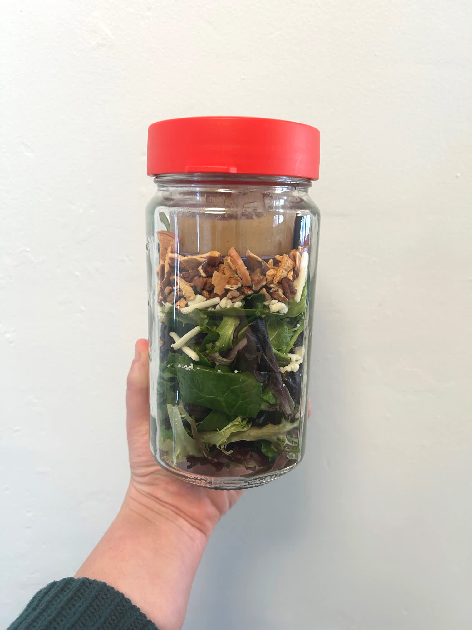 https://cdn.apartmenttherapy.info/image/upload/v1675454669/k/Edit/2023-02-the-surprising-tool-that-made-meal-prep-so-much-easier/pyrex-food-storage-container-5850.jpg