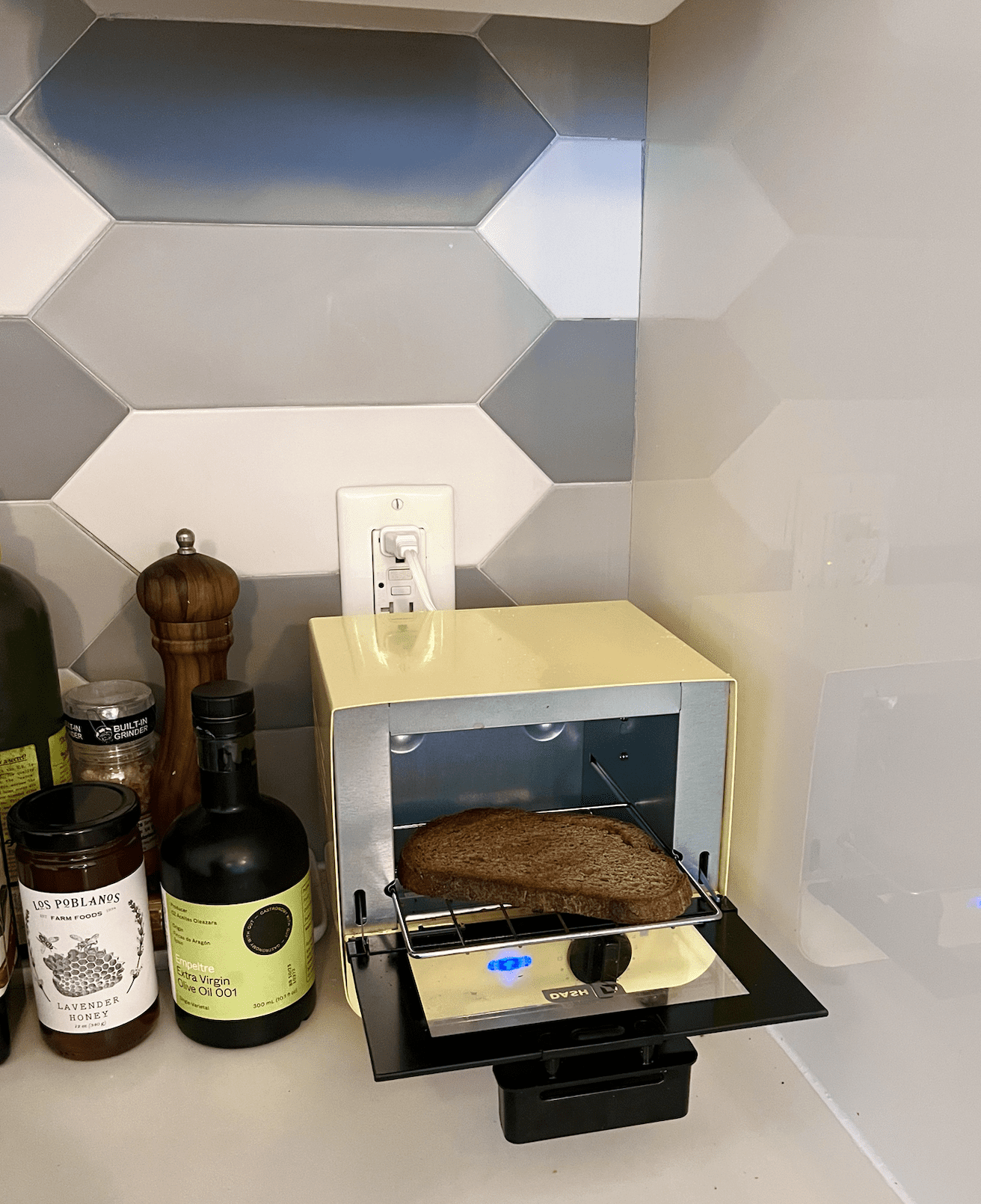 Dash Mini One-Slice Toaster Oven in Aqua 