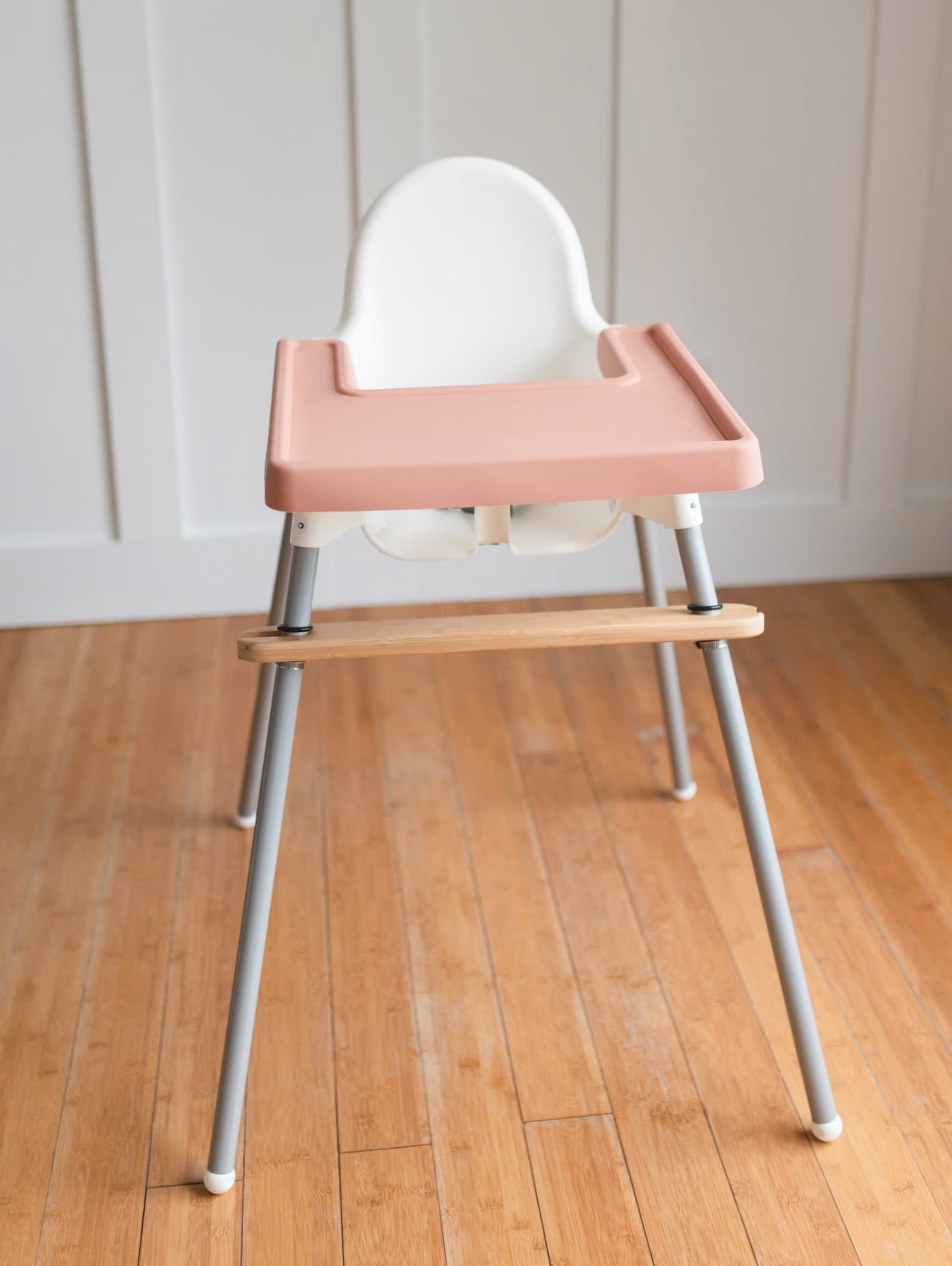 https://cdn.apartmenttherapy.info/image/upload/v1676561749/gen-workflow/product-database/etsy-silicone-tray-cover-high-chair.jpg