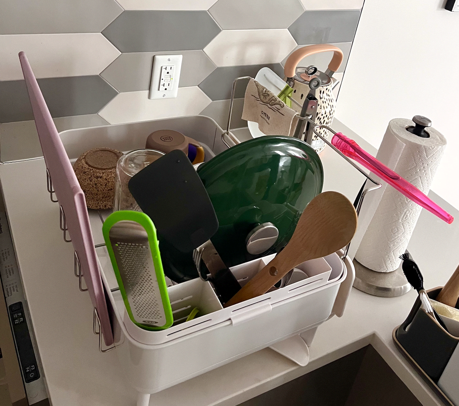 https://cdn.apartmenttherapy.info/image/upload/v1676568552/commerce/simple-human-dish-rack.png