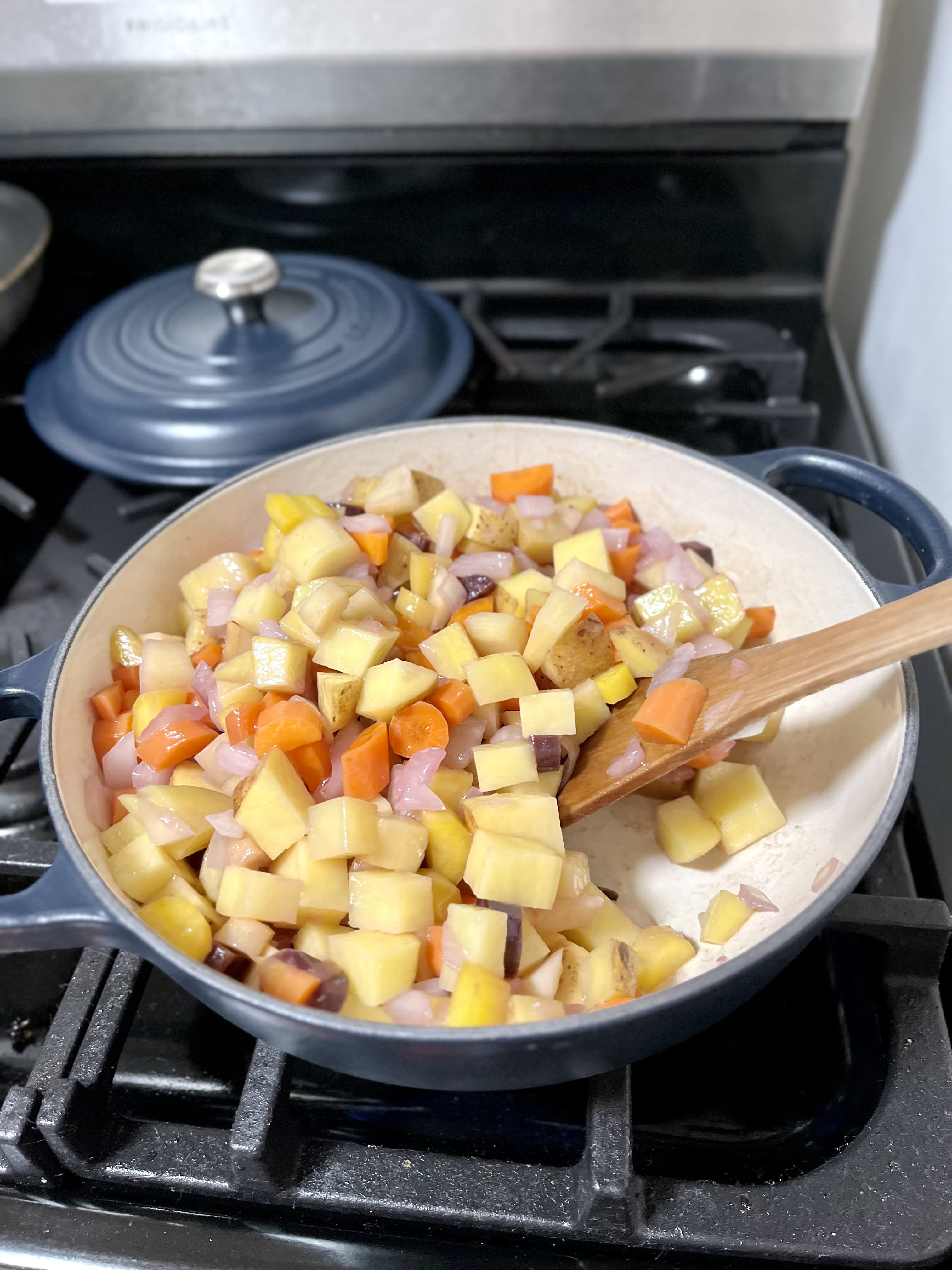 Le Creuset 2 Quart Round Dutch Oven — Review and Information