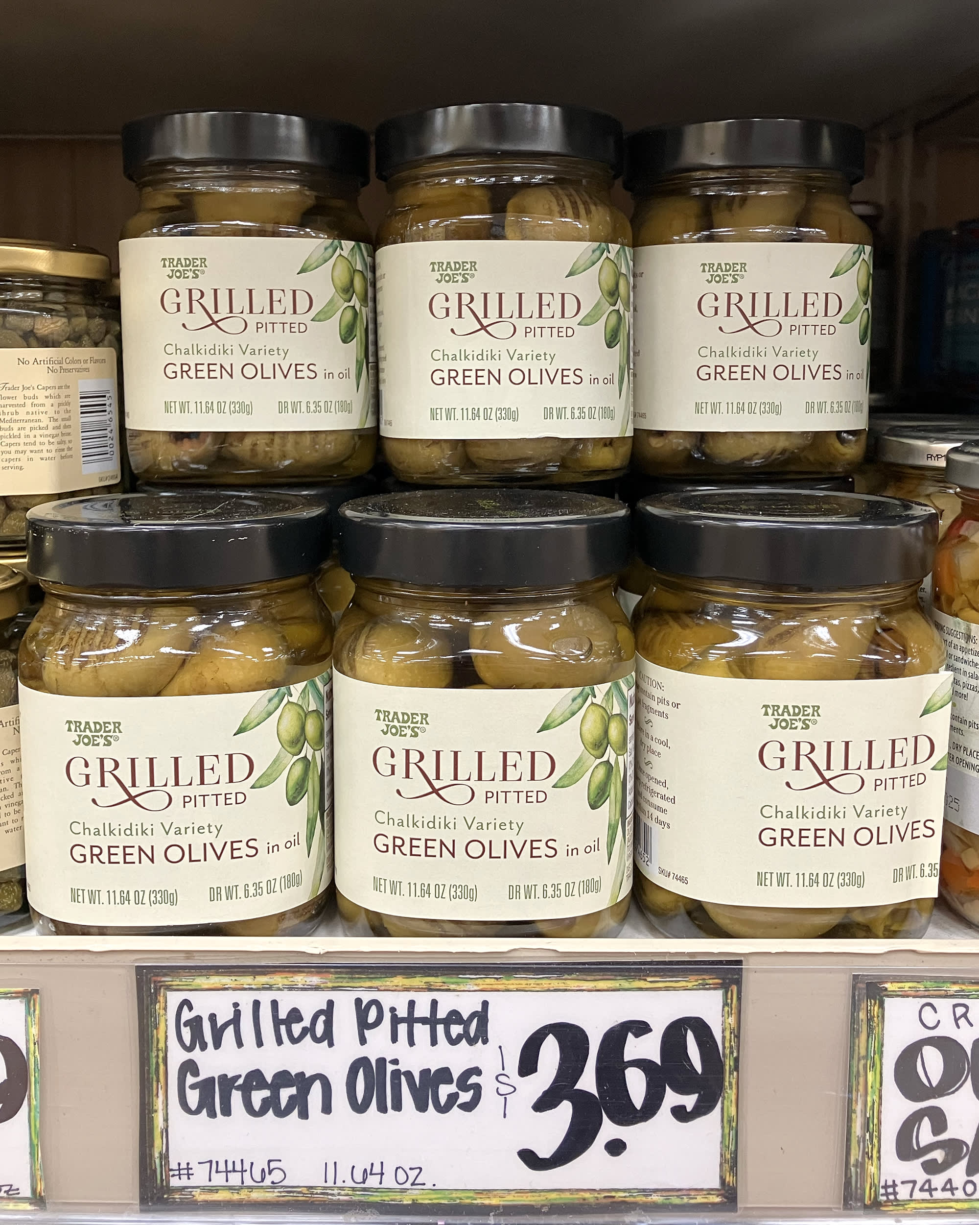 https://cdn.apartmenttherapy.info/image/upload/v1677714795/k/Edit/2023-03-best-new-groceries-trader-joes/grilled-pitted-green-olives.jpg