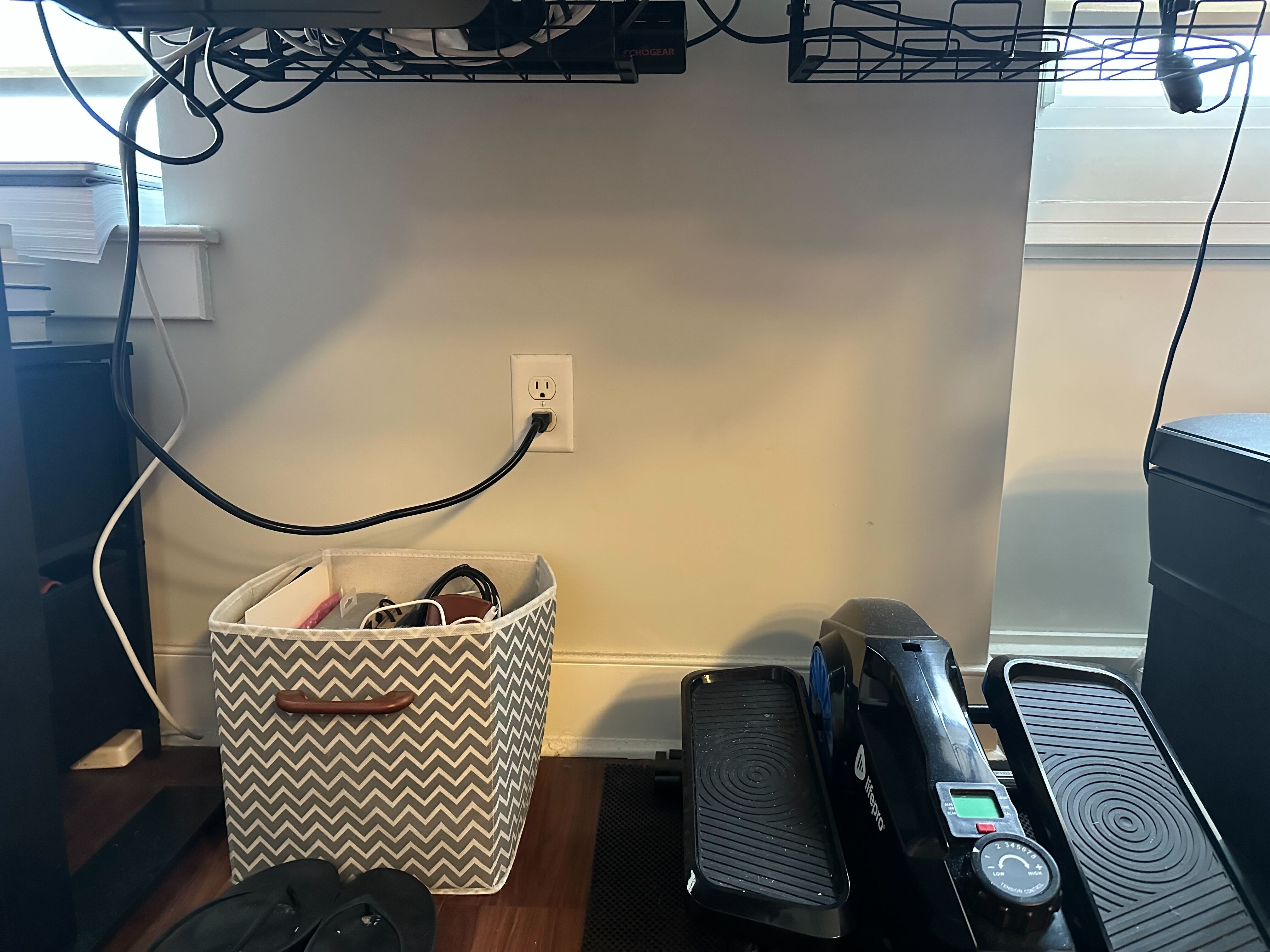 https://cdn.apartmenttherapy.info/image/upload/v1680106661/commerce/tyrkuiy-no-drill-under-desk-cable-management-tray-s-vazquez.jpg