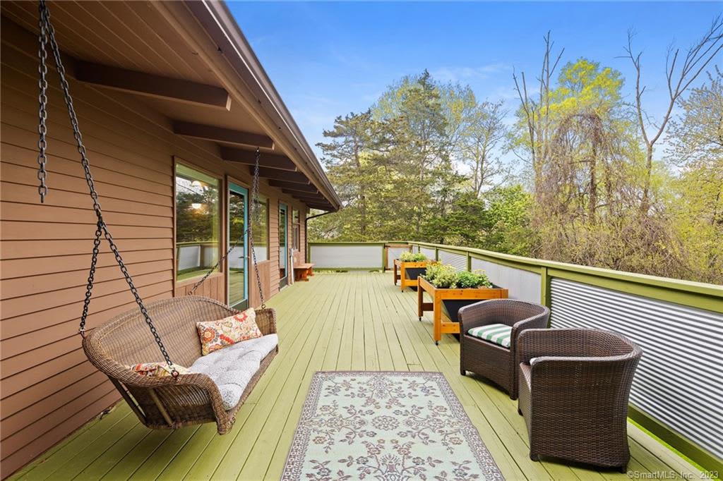 This Connecticut Home for Sale Is a Mid-Century Modern Dream