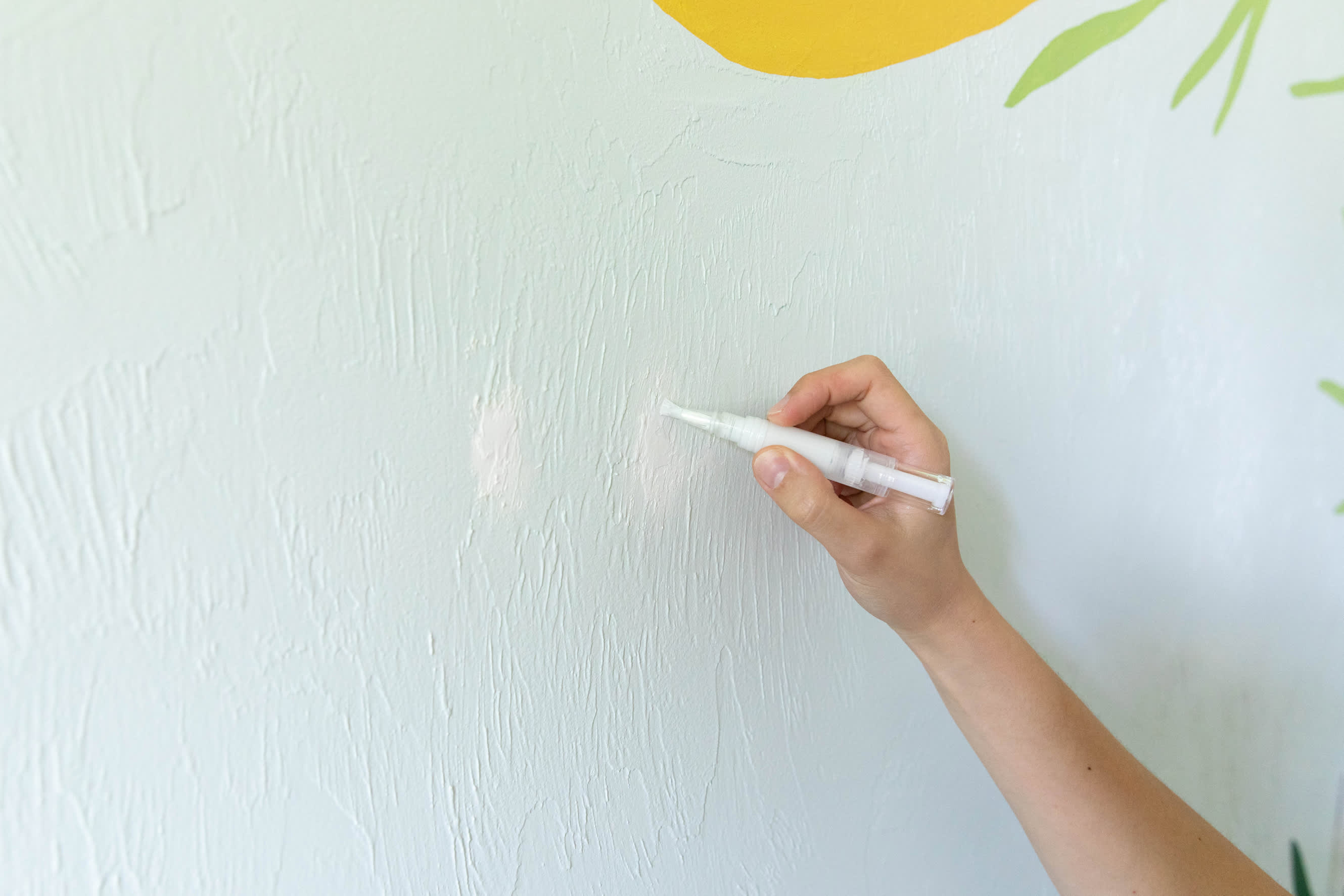 Paint Retouching Pens: Touch-up your walls quickly and easily