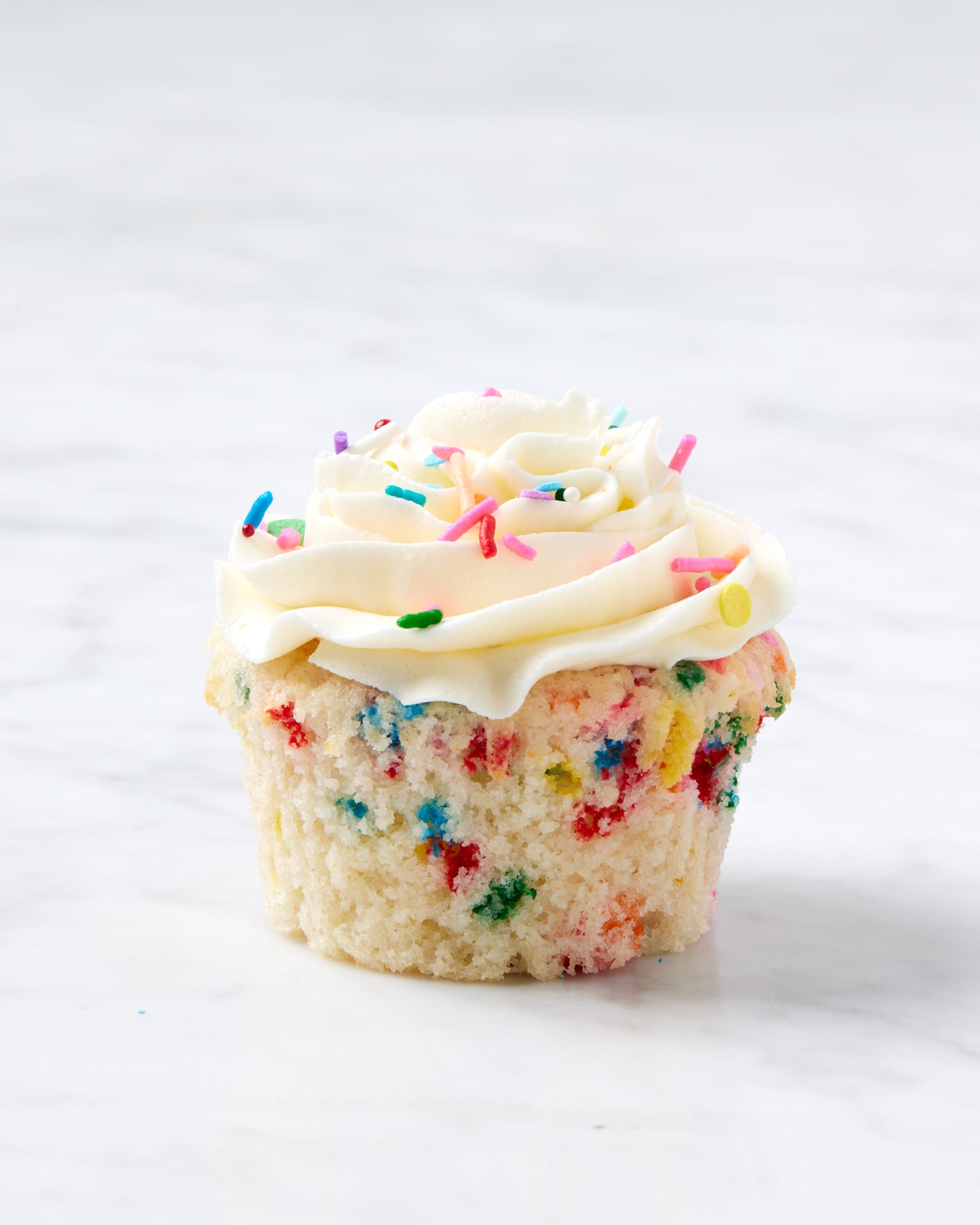 https://cdn.apartmenttherapy.info/image/upload/v1684782940/k/2023-05-showdown-funfetti-cupcakes/showdown-funfetticupcakes-sugarspun-022.jpg